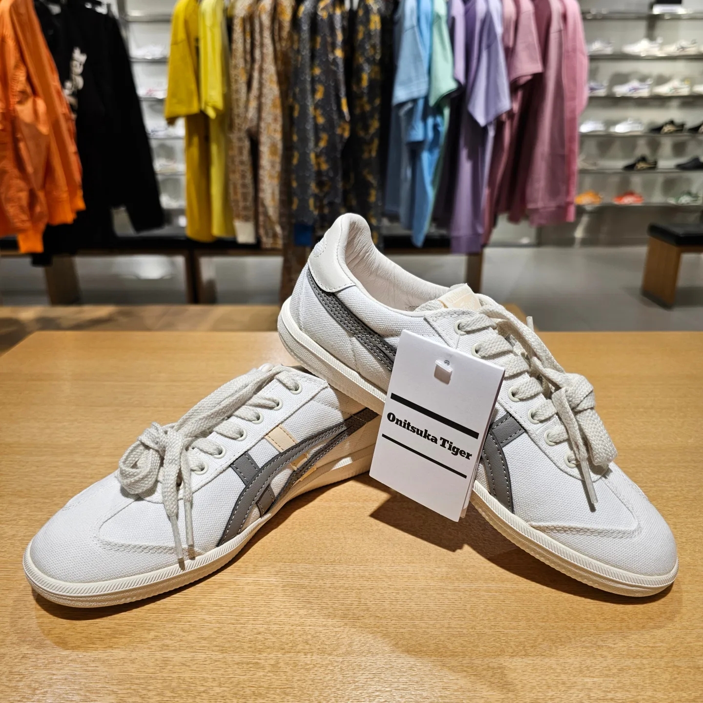 Onitsuka Tiger Tokuten White Grey 착용 스타일 - 3