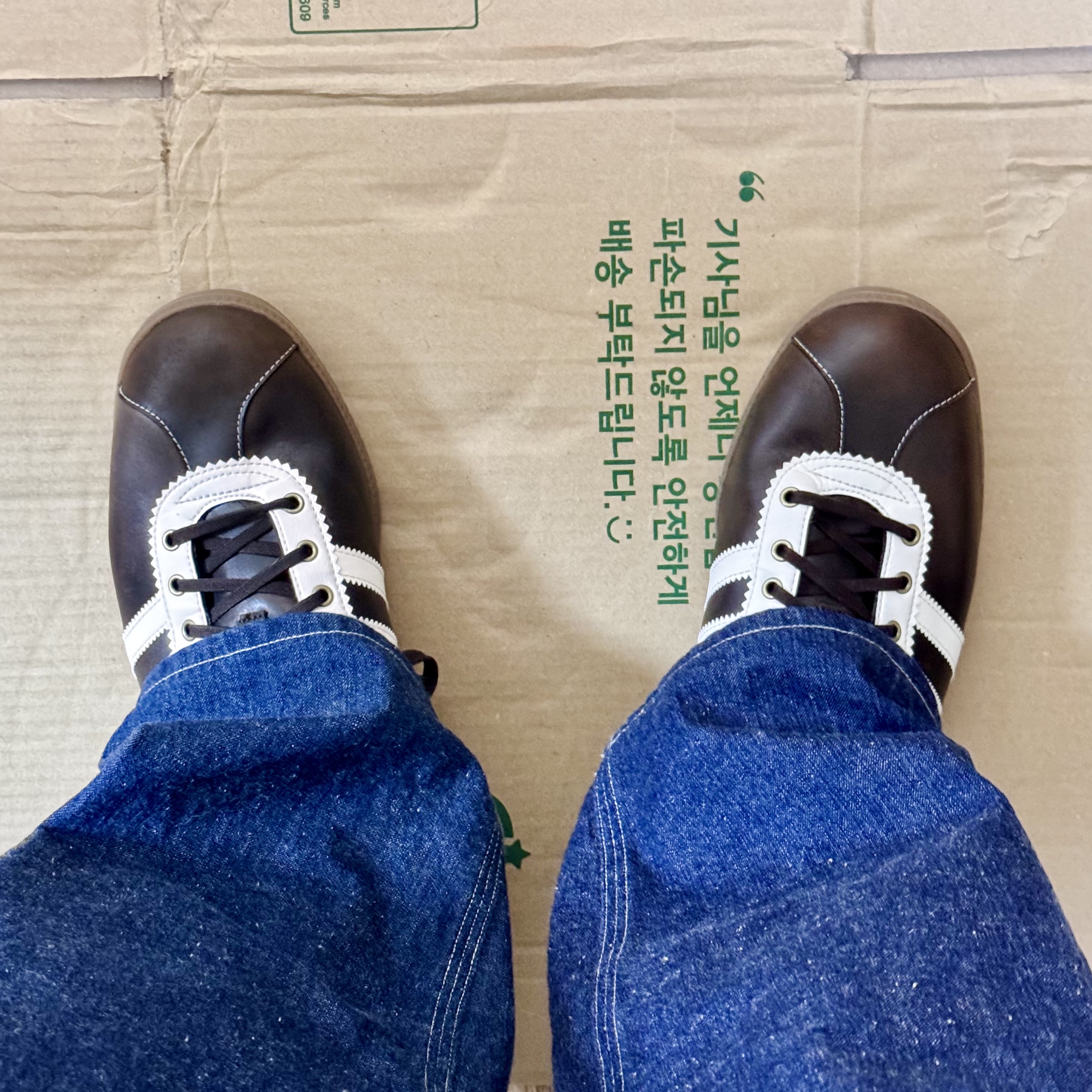 Adidas Bern GTX Dark Brown Cream White 착용 스타일 - 5