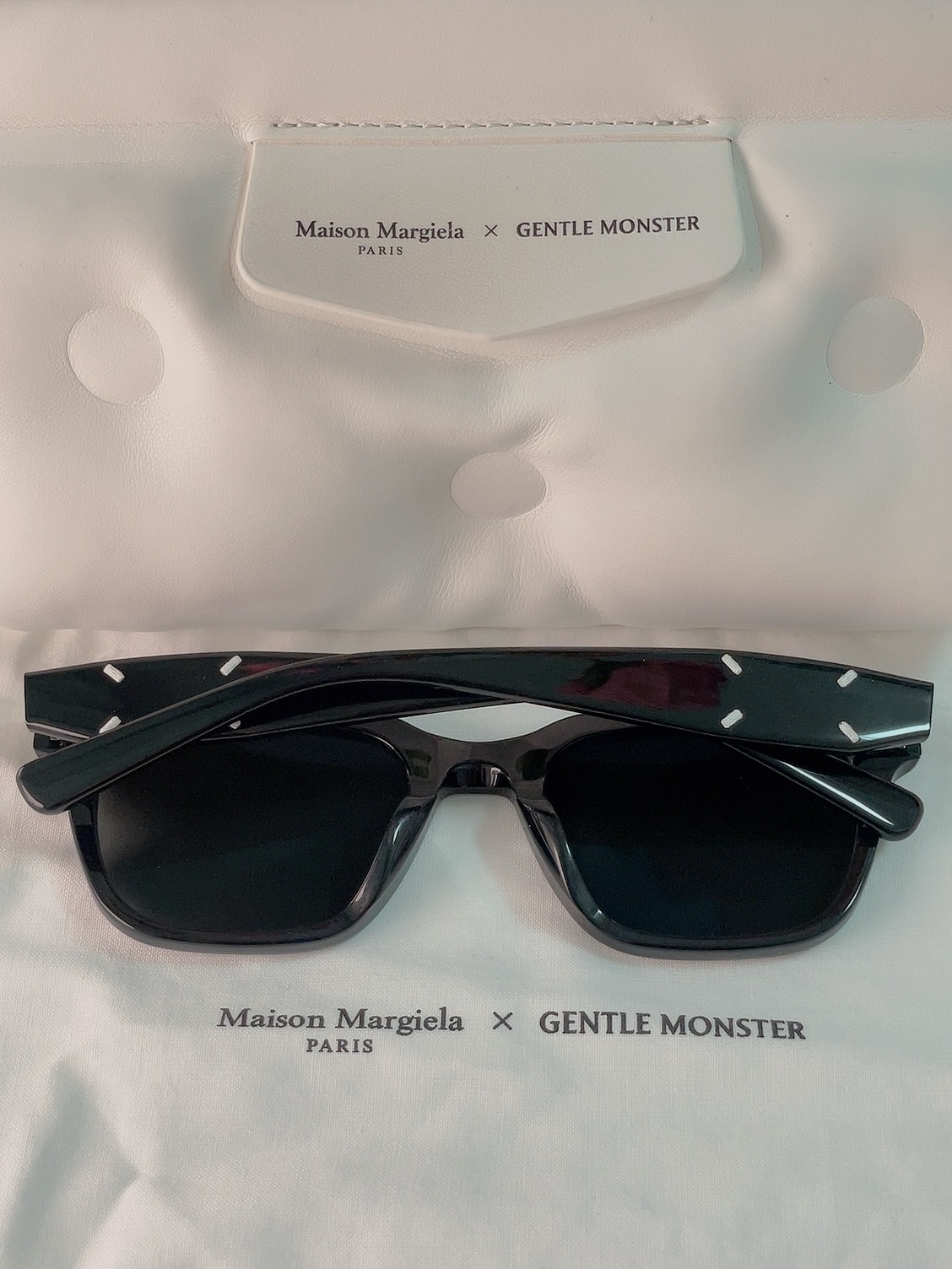 Gentle Monster x Maison Margiela MM110 Black Black 착용 스타일 - 1