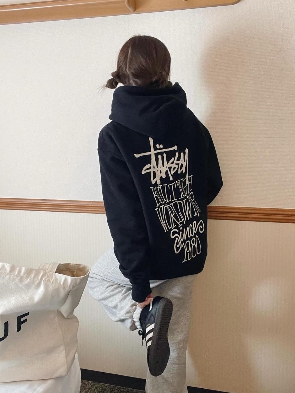Stussy Billiard Sweater Natural, Stussy Tough Gear Hoodie Black 착용 스타일 - 3