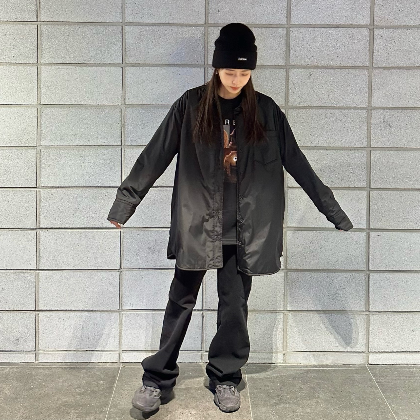 Supreme Mohair Beanie Black - 23FW, Supreme Rowlf T-Shirt Black - 24SS 착용 스타일 - 3