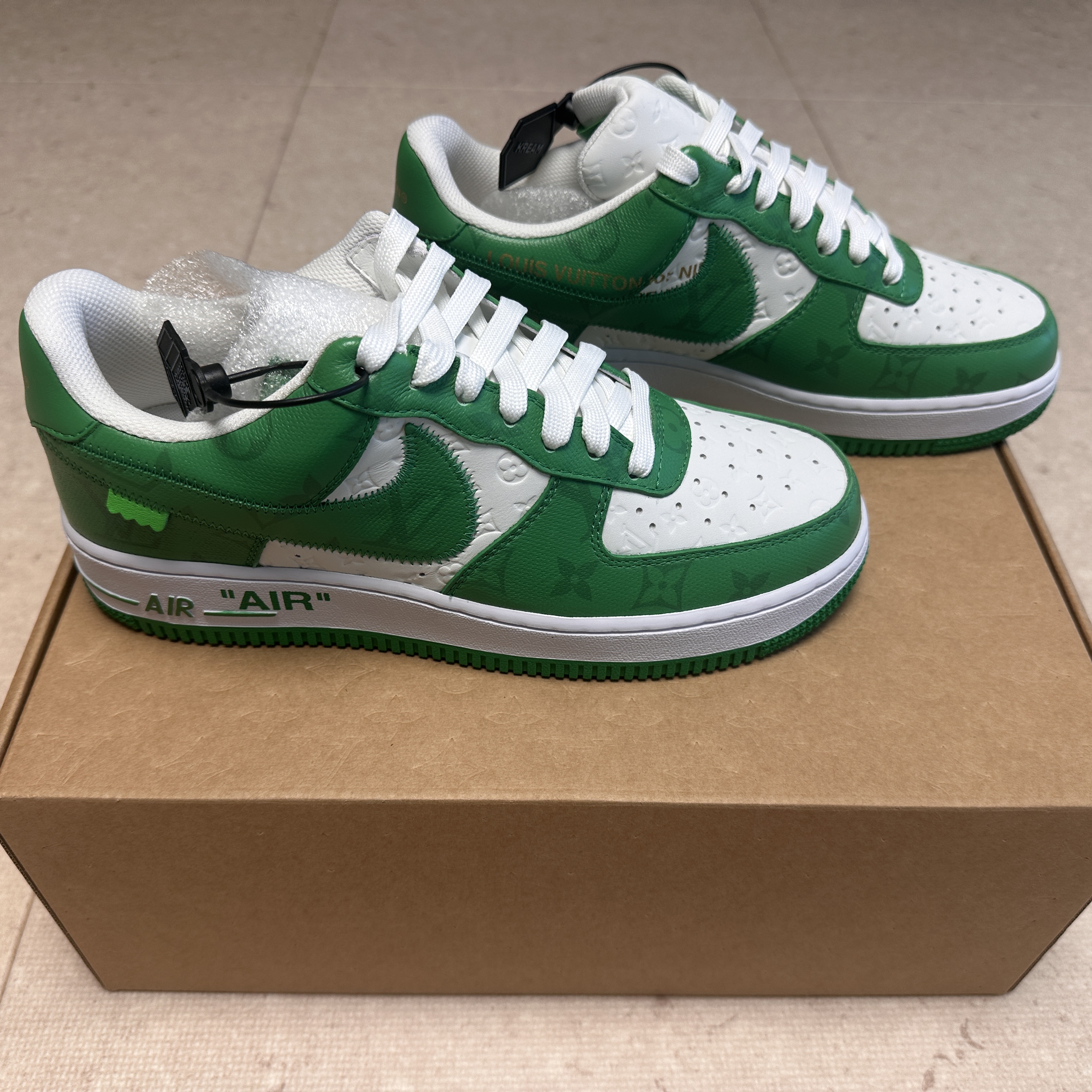 Louis Vuitton x Nike Air Force 1 Low by Virgil Abloh White Gym Green 착용 스타일 - 1