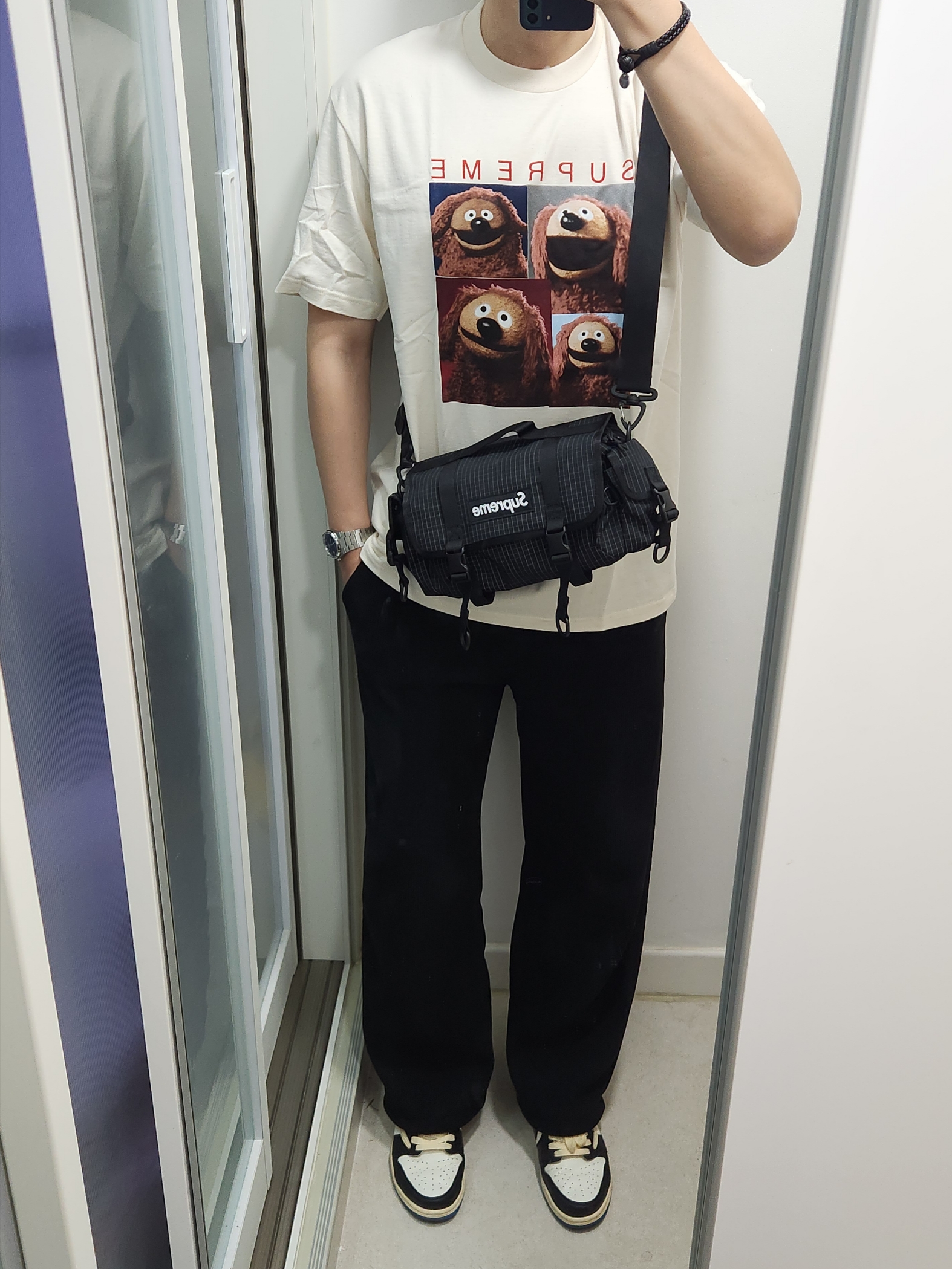 Supreme Rowlf T-Shirt Natural - 24SS, Supreme Mini Duffle Bag Black - 24SS 착용 스타일