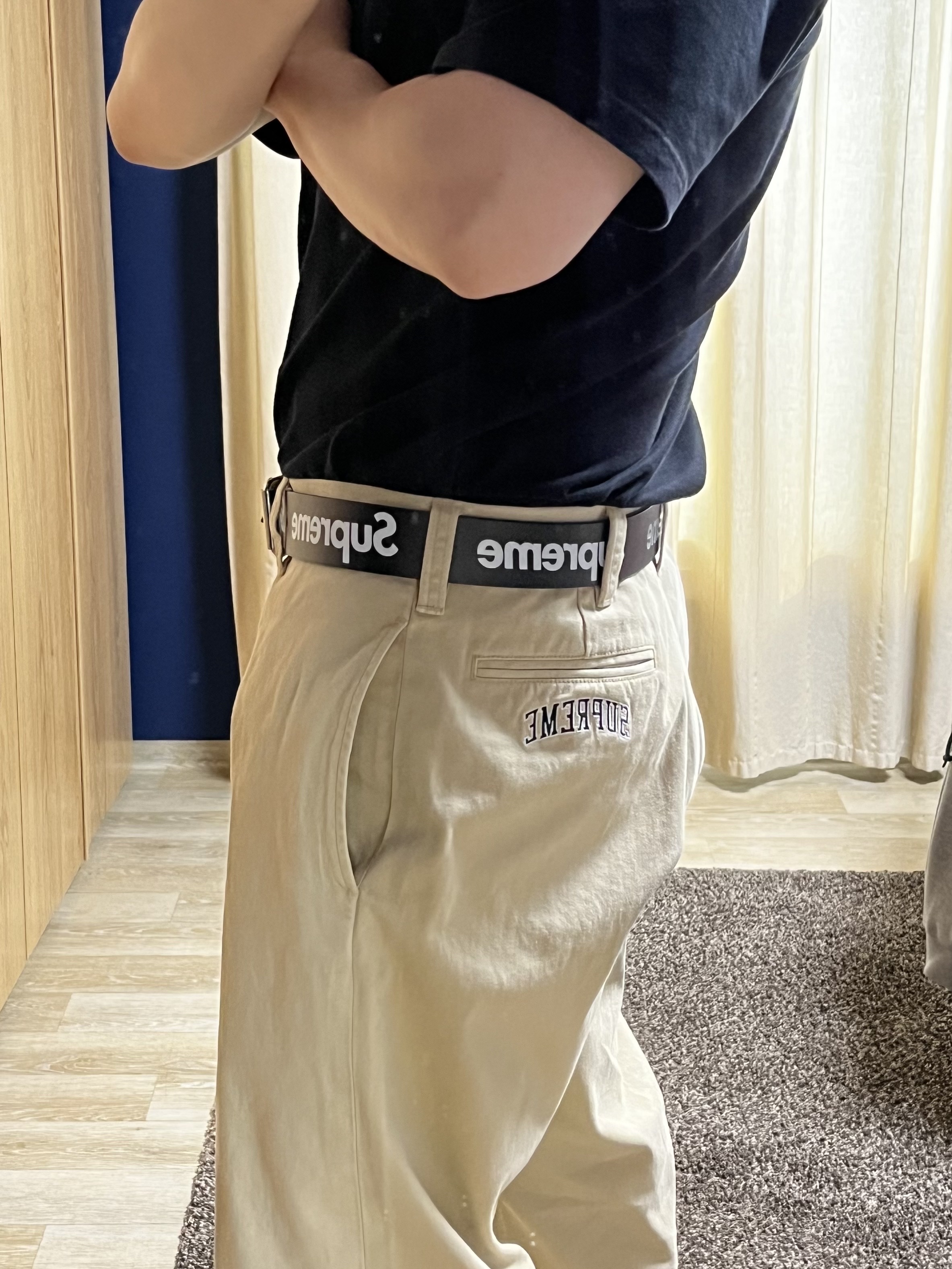 Supreme Chino Pant Tan - 24SS, Supreme NYC Coaches Jacket Green - 23FW 착용 스타일 - 3