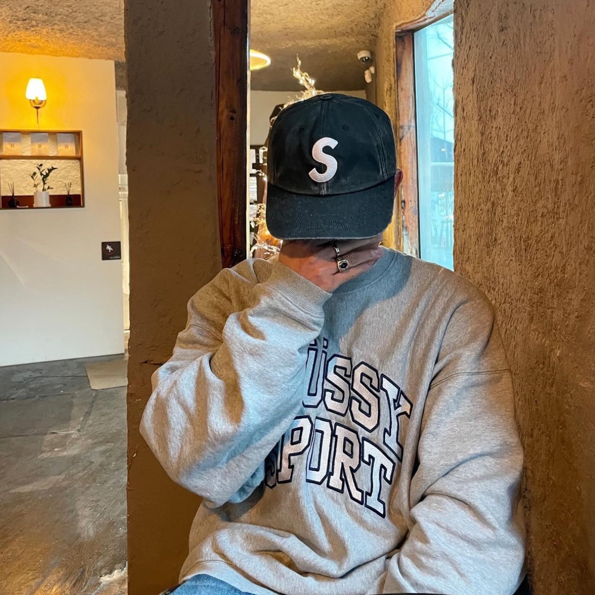 Stussy Relaxed Oversized Crew Grey Heather, Jordan 5 x Off-White Retro SP Sail Fire Red 착용 스타일 - 2