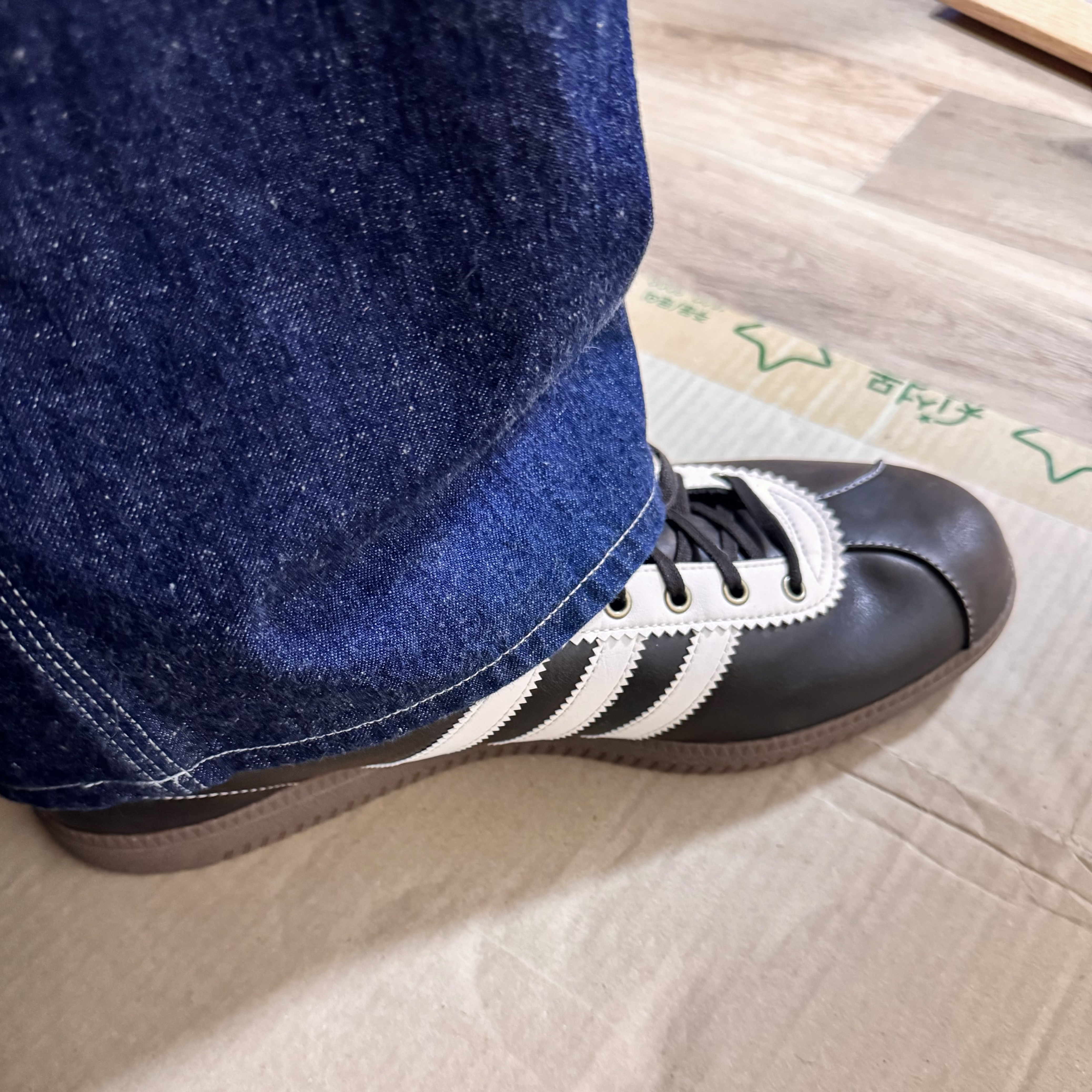 Adidas Bern GTX Dark Brown Cream White 착용 스타일 - 6