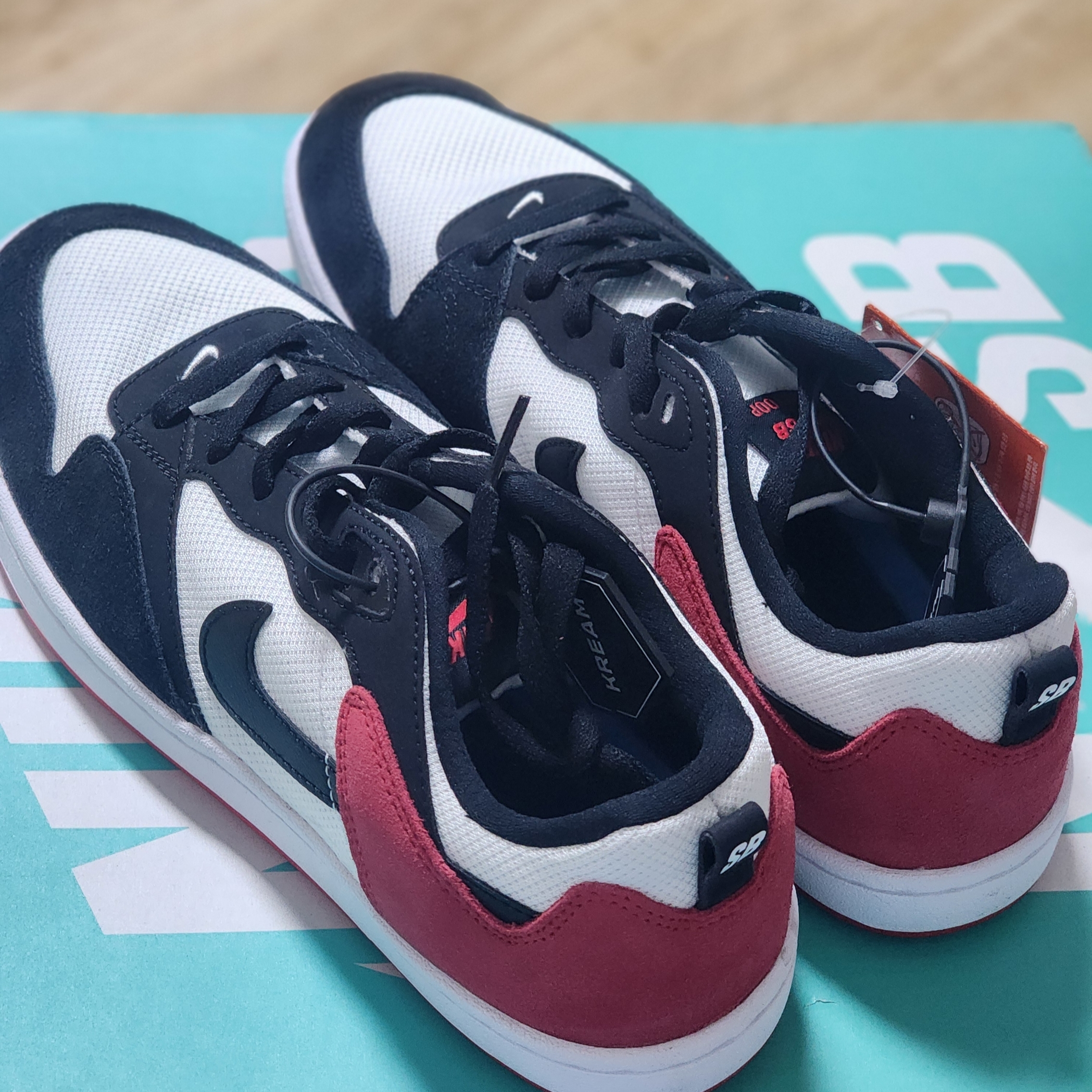 Nike SB Alleyoop University Red, Nike SB Alleyoop White Team Royal 착용 스타일 - 1
