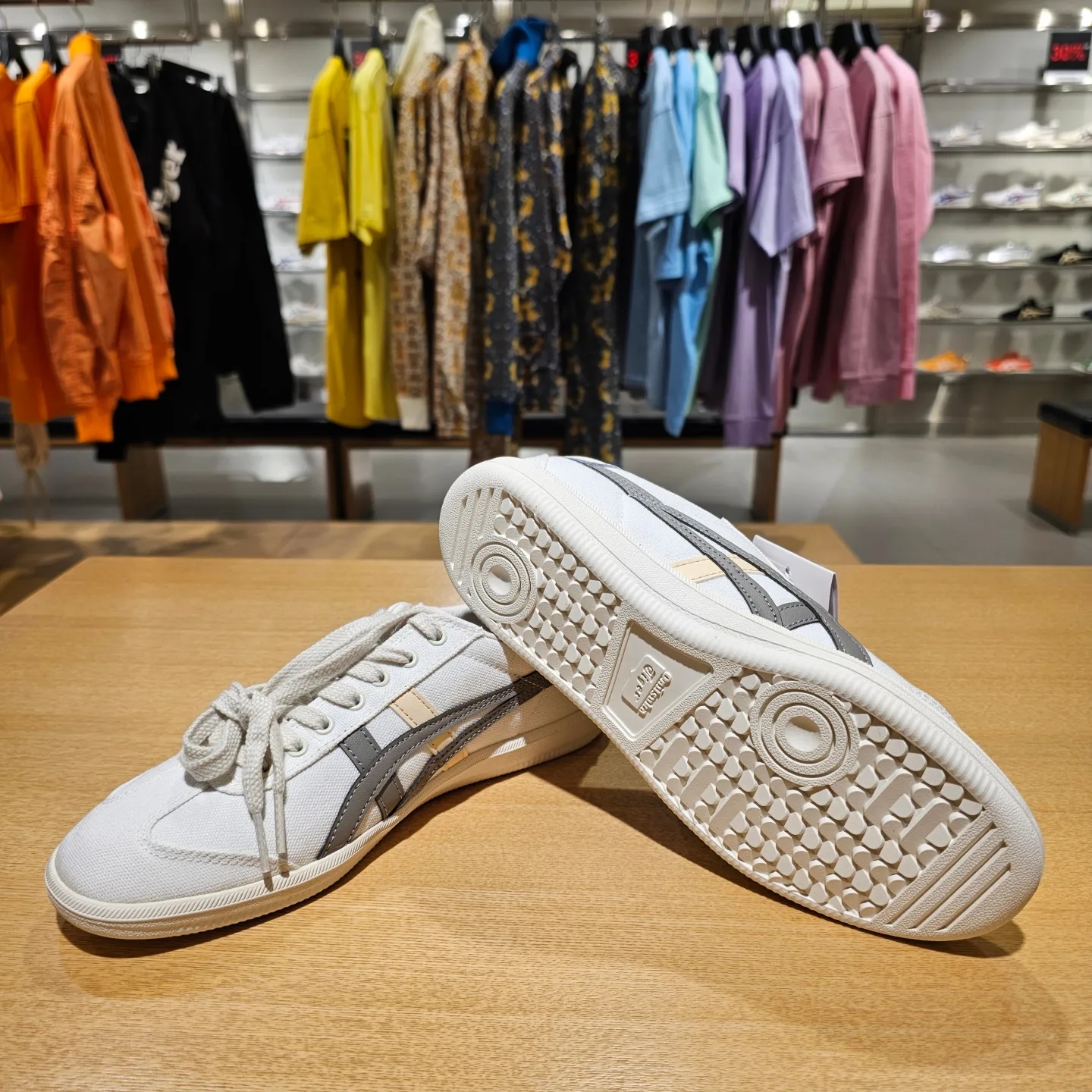 Onitsuka Tiger Tokuten White Grey 착용 스타일 - 4