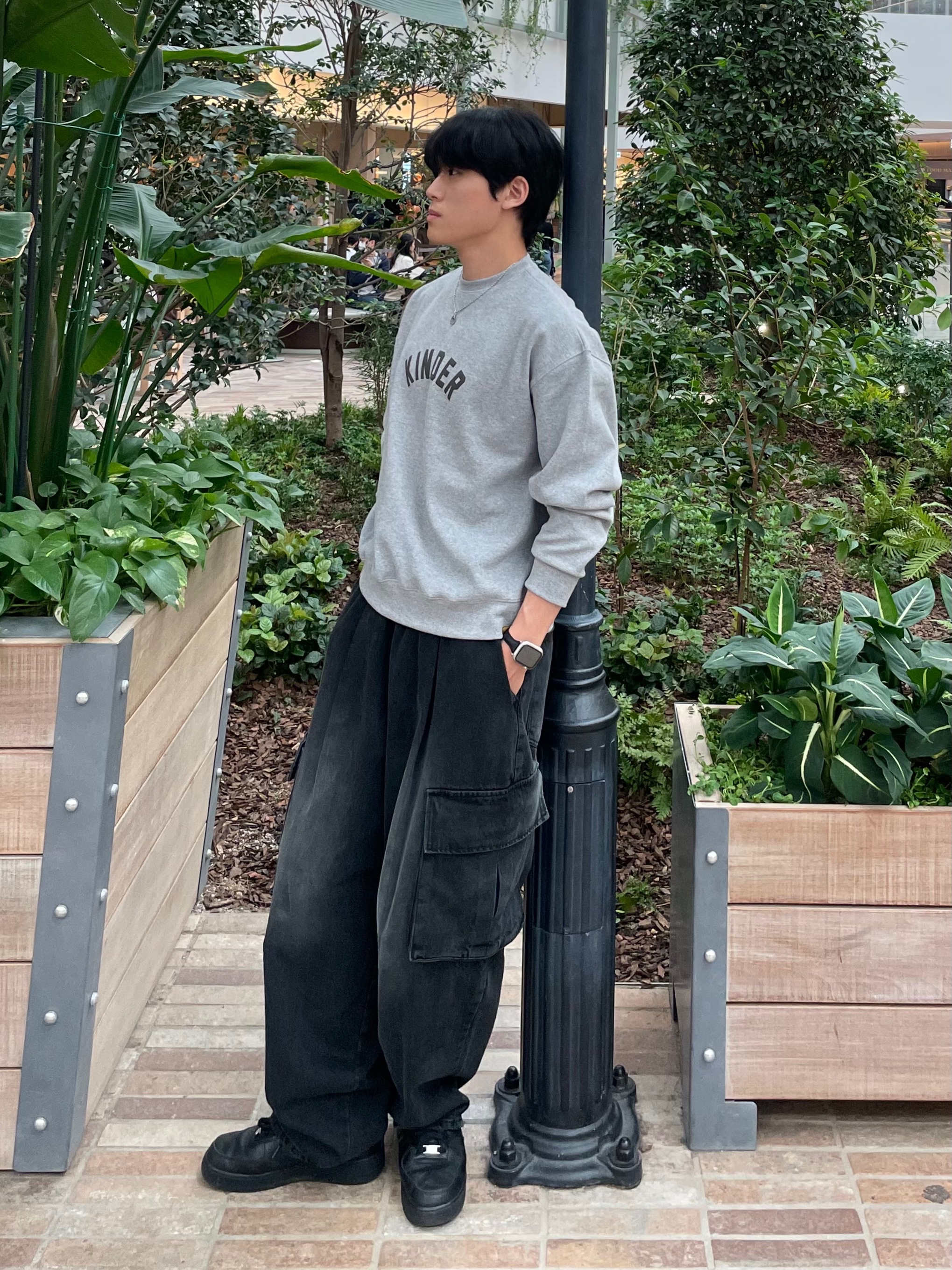 Nike Air Force 1 '07 Low Triple Black 착용 스타일 - 3
