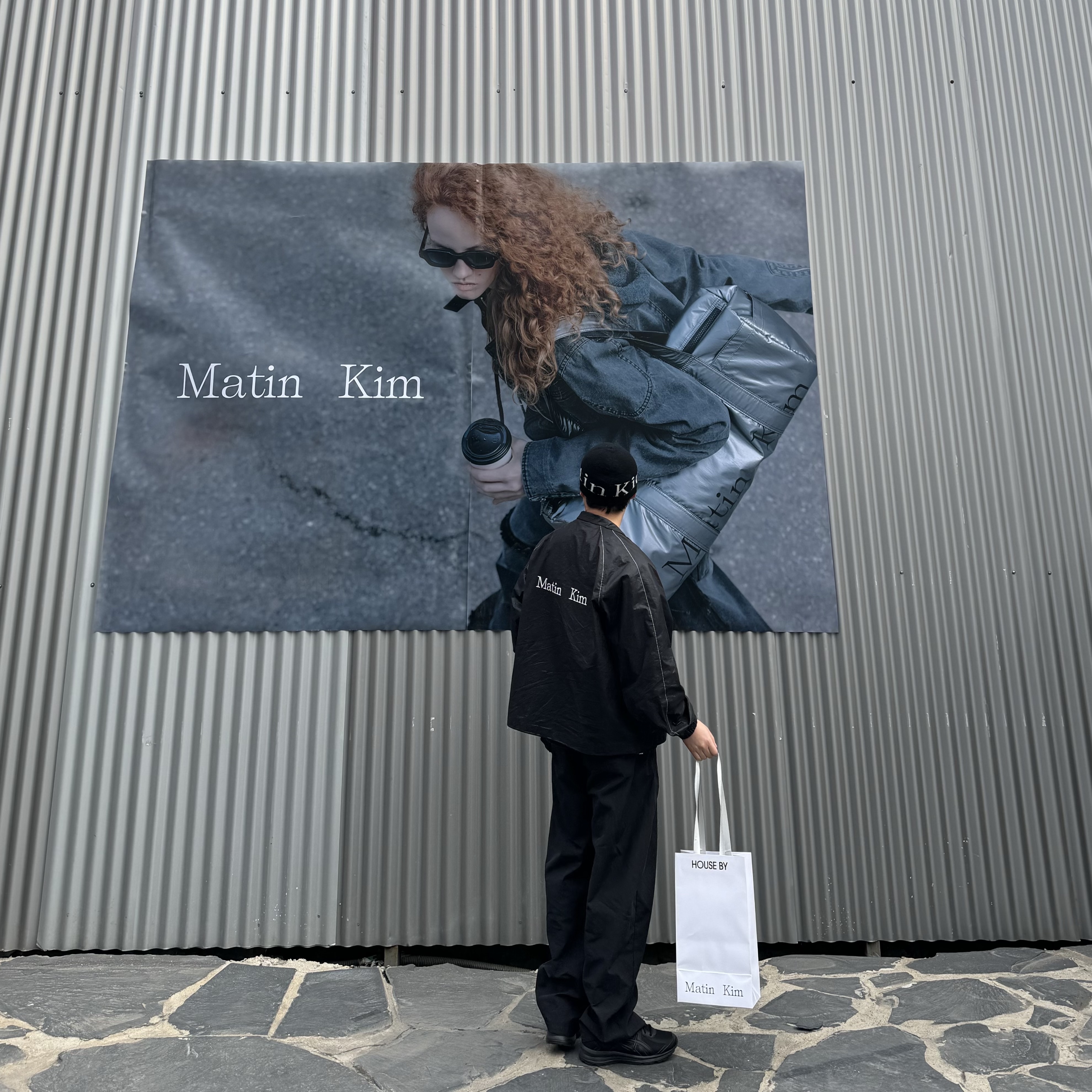 (W) Matin Kim Logo Coating Jumper Black, Asics Jog 100 S Black - 2E Wide 착용 스타일