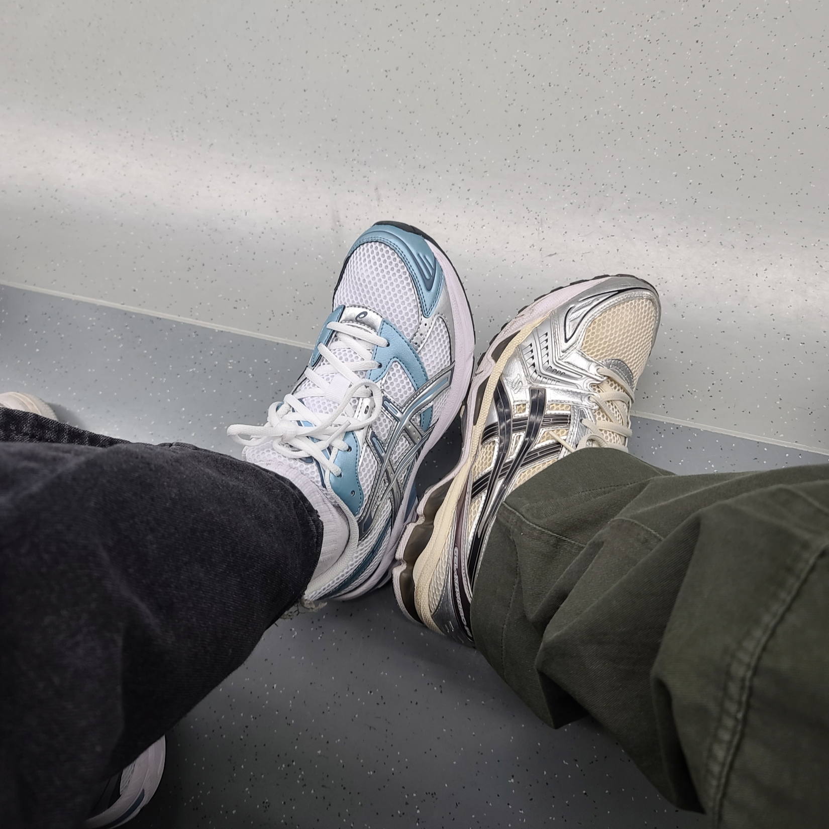 Asics Gel-Kayano 14 Cream Black, Asics Gel-1130 White Shark Skin 착용 스타일