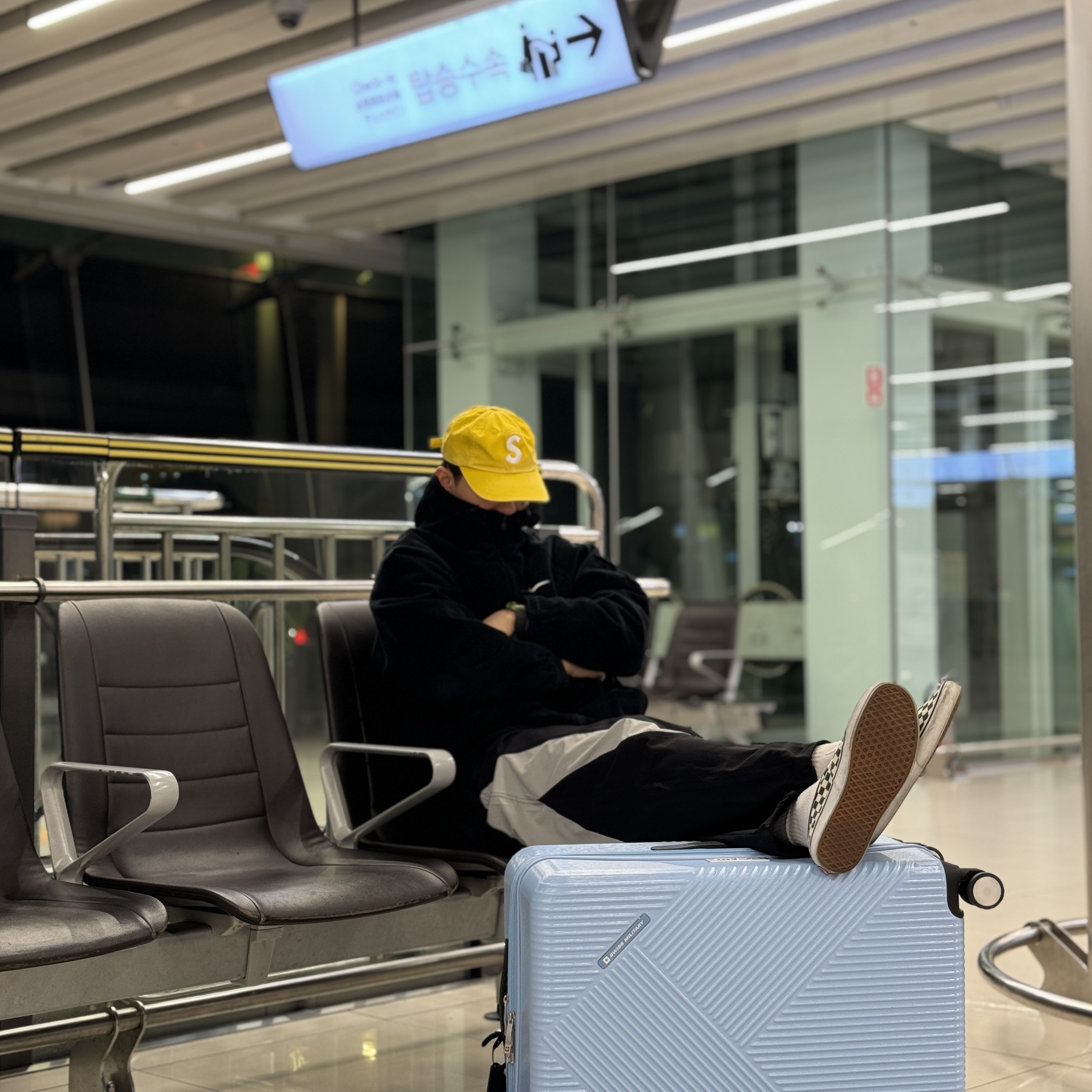 Supreme x Nike Arc Corduroy Hooded Jacket Black - 22SS, Supreme Pigment Print S Logo 6-Panel Yellow - 23FW 착용 스타일
