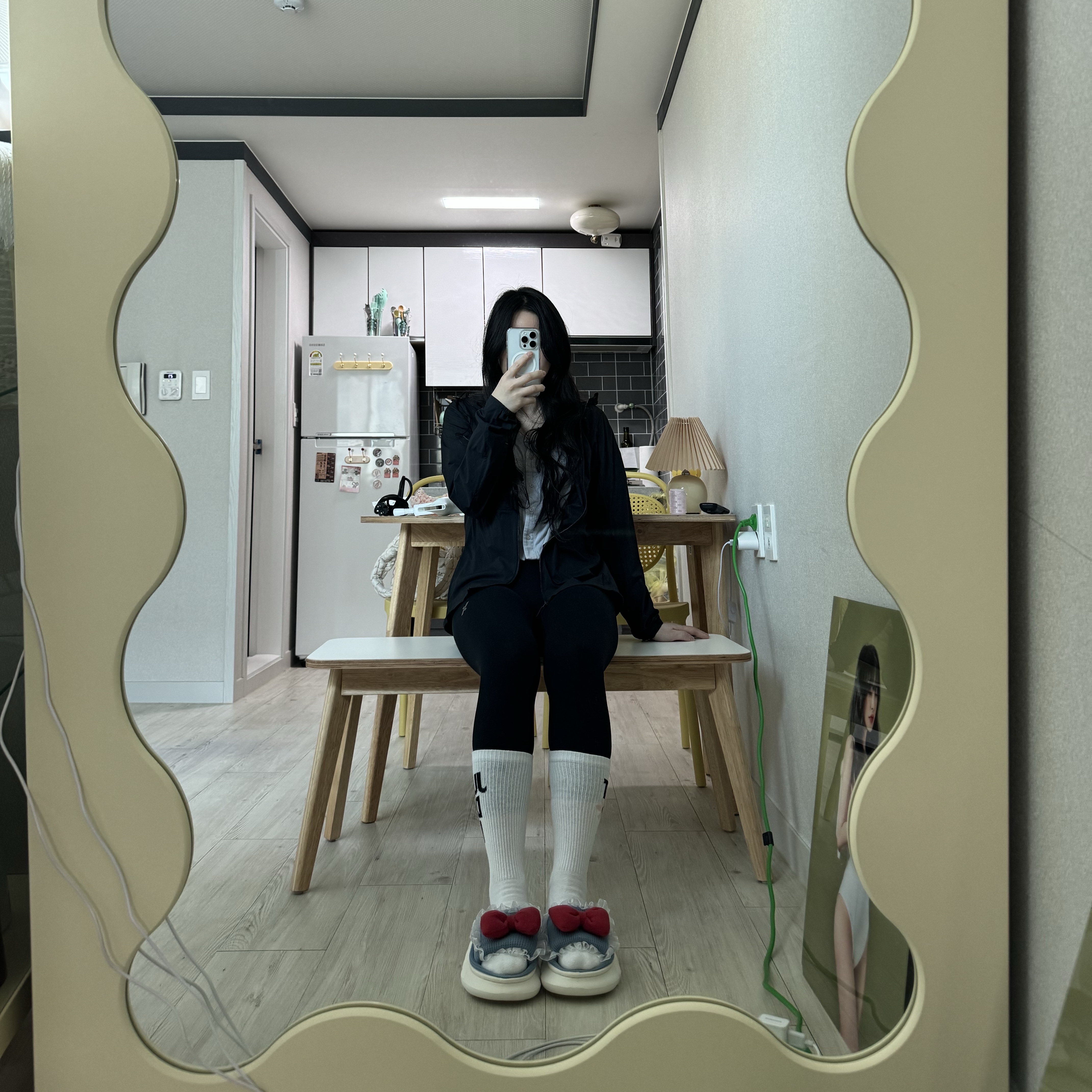 (W) Arc'teryx Squamish Hoody Black, Apple iPhone 15 Pro 256GB White Titanium (Korean Ver.) 착용 스타일