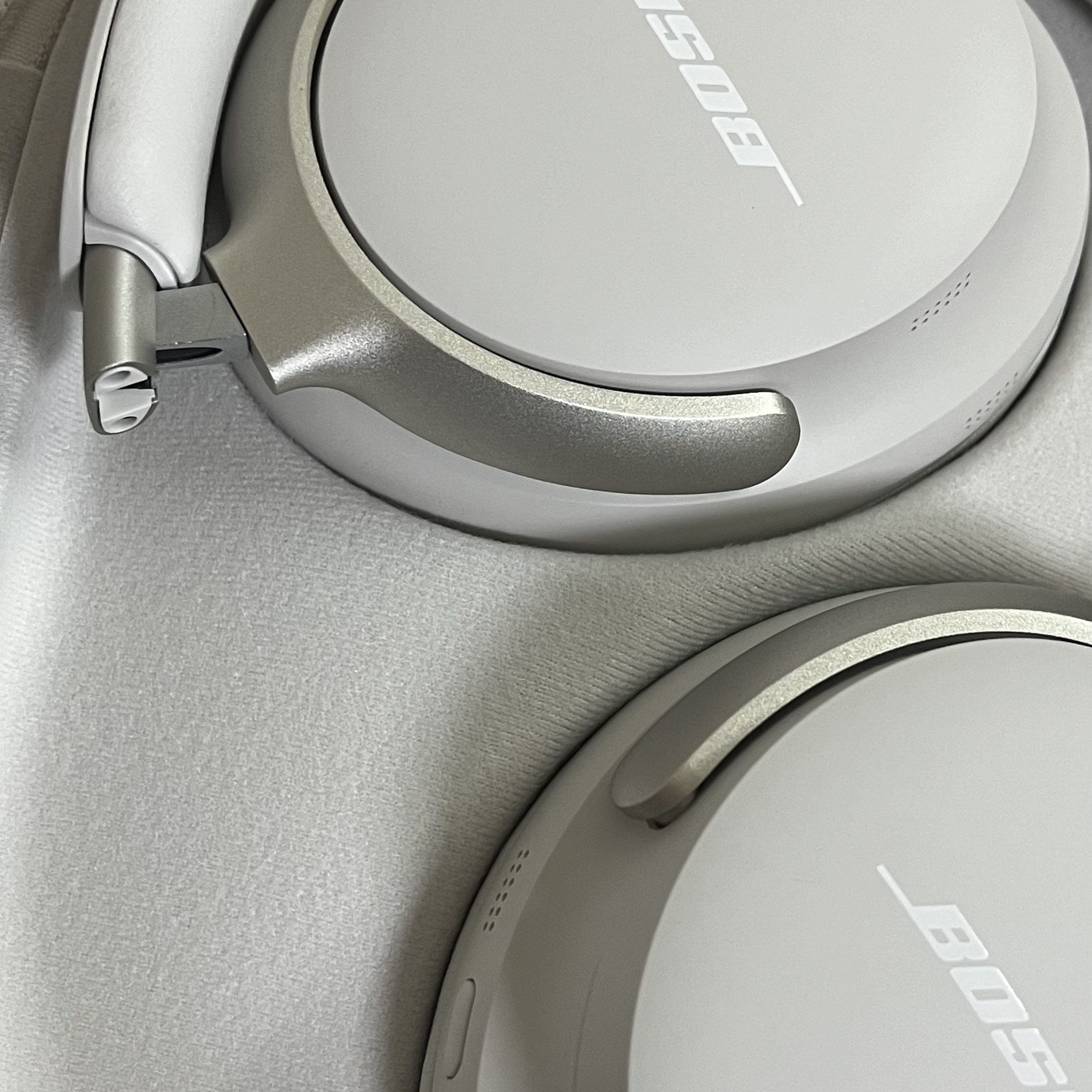 BOSE QC Ultra White Smoke (Korean Ver.) 착용 스타일