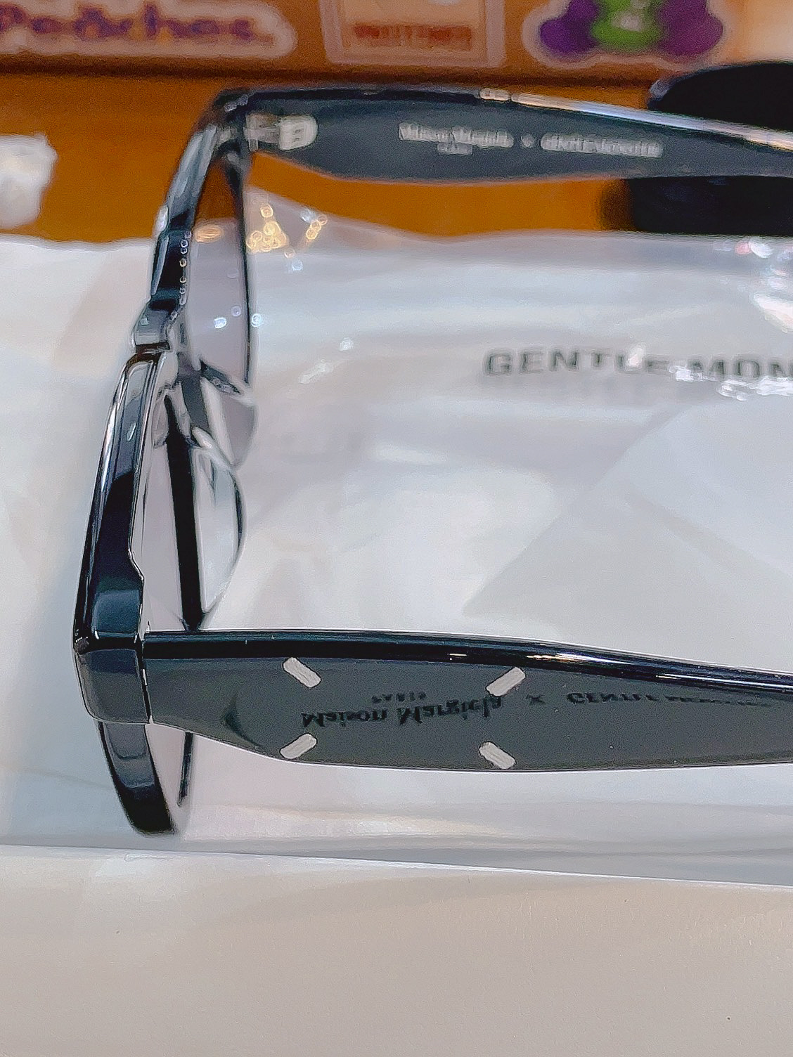 Gentle Monster x Maison Margiela MM110 Black Black 착용 스타일 - 3