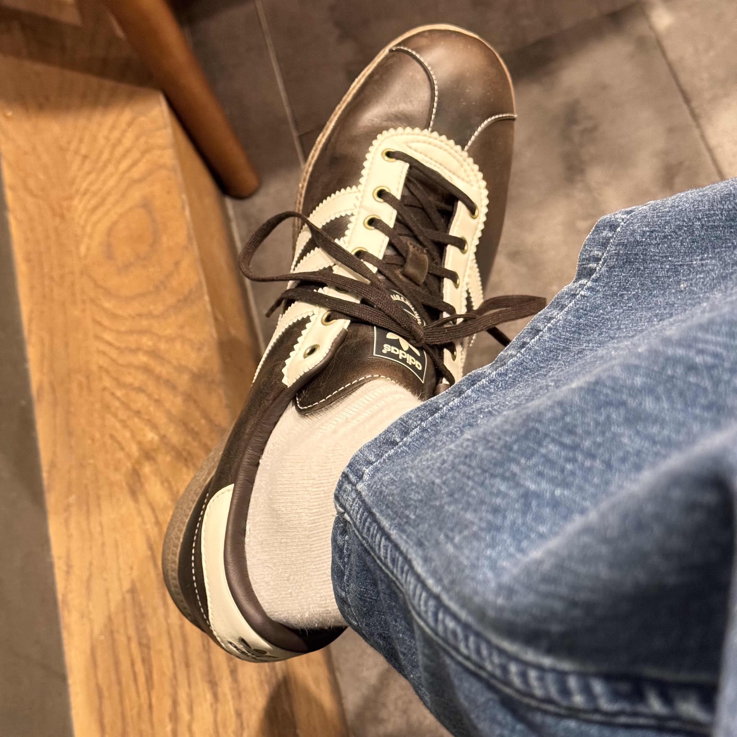 Adidas Bern GTX Dark Brown Cream White 착용 스타일 - 7