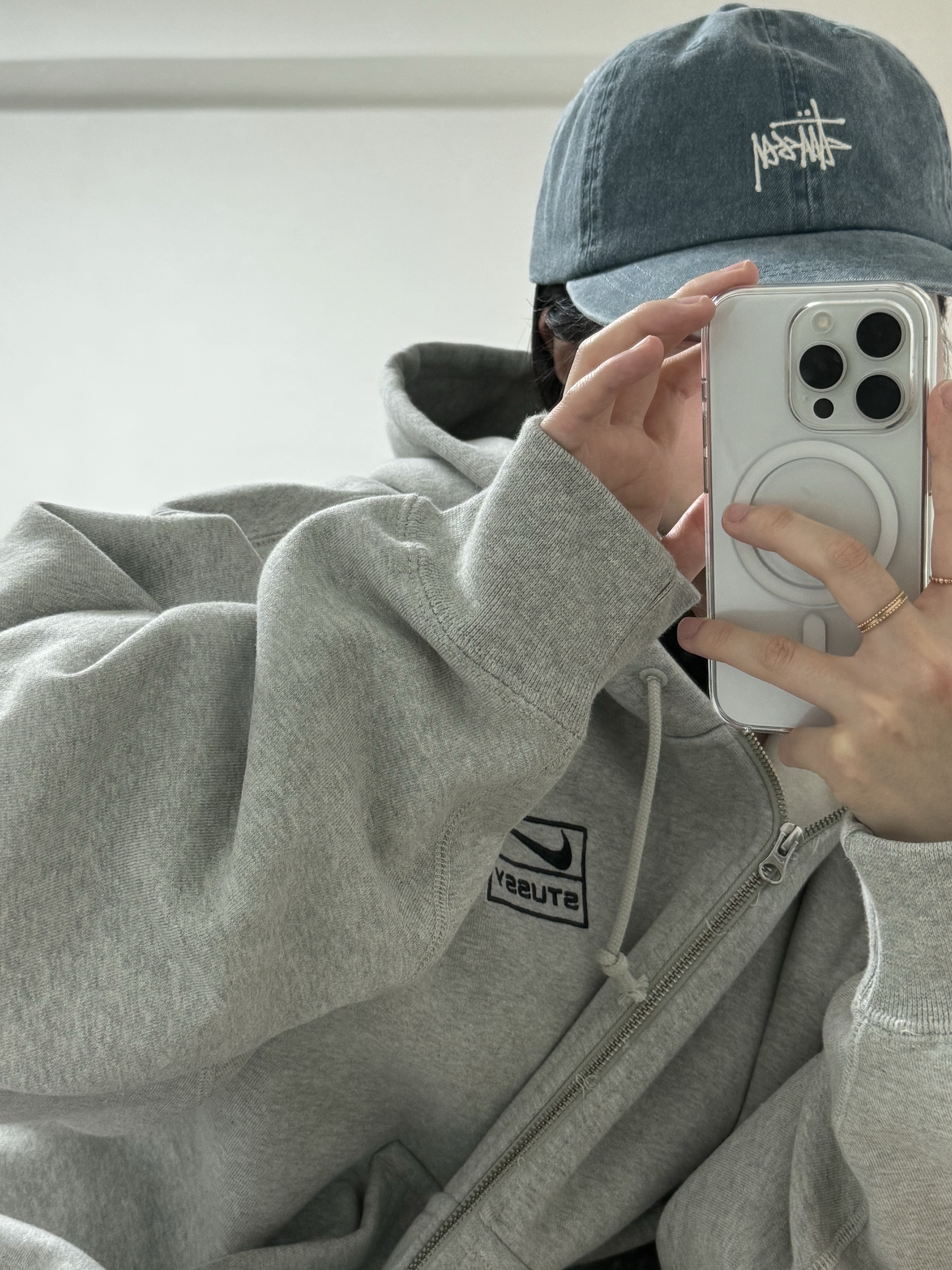 Nike x Stussy Full Zip Fleece Hoodie Grey Heather (FJ9181-050), Stussy Low Pro Basic Washed Strapback Cap Midnight 착용 스타일