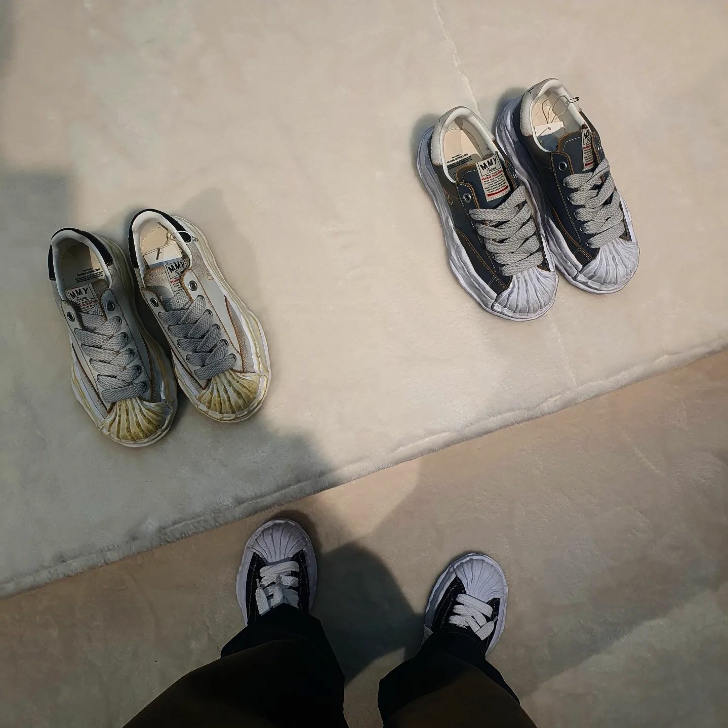 Maison Mihara Yasuhiro Blakey OG Sole Canvas Low-top Sneakers Black White, Adidas Puffylette Off White 착용 스타일 - 3
