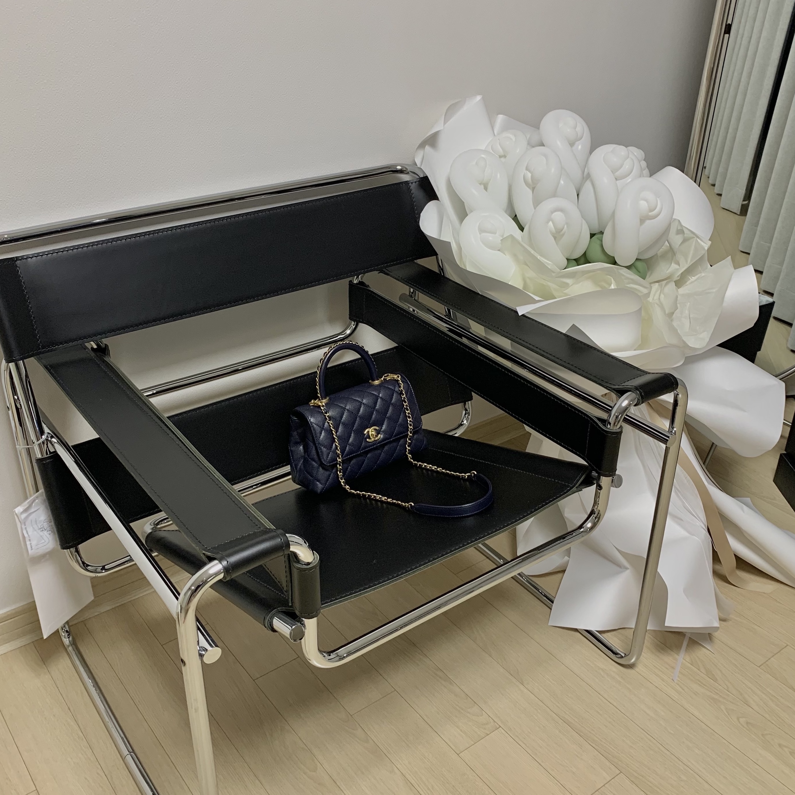 Knoll Wassily Lounge Chair Black 착용 스타일