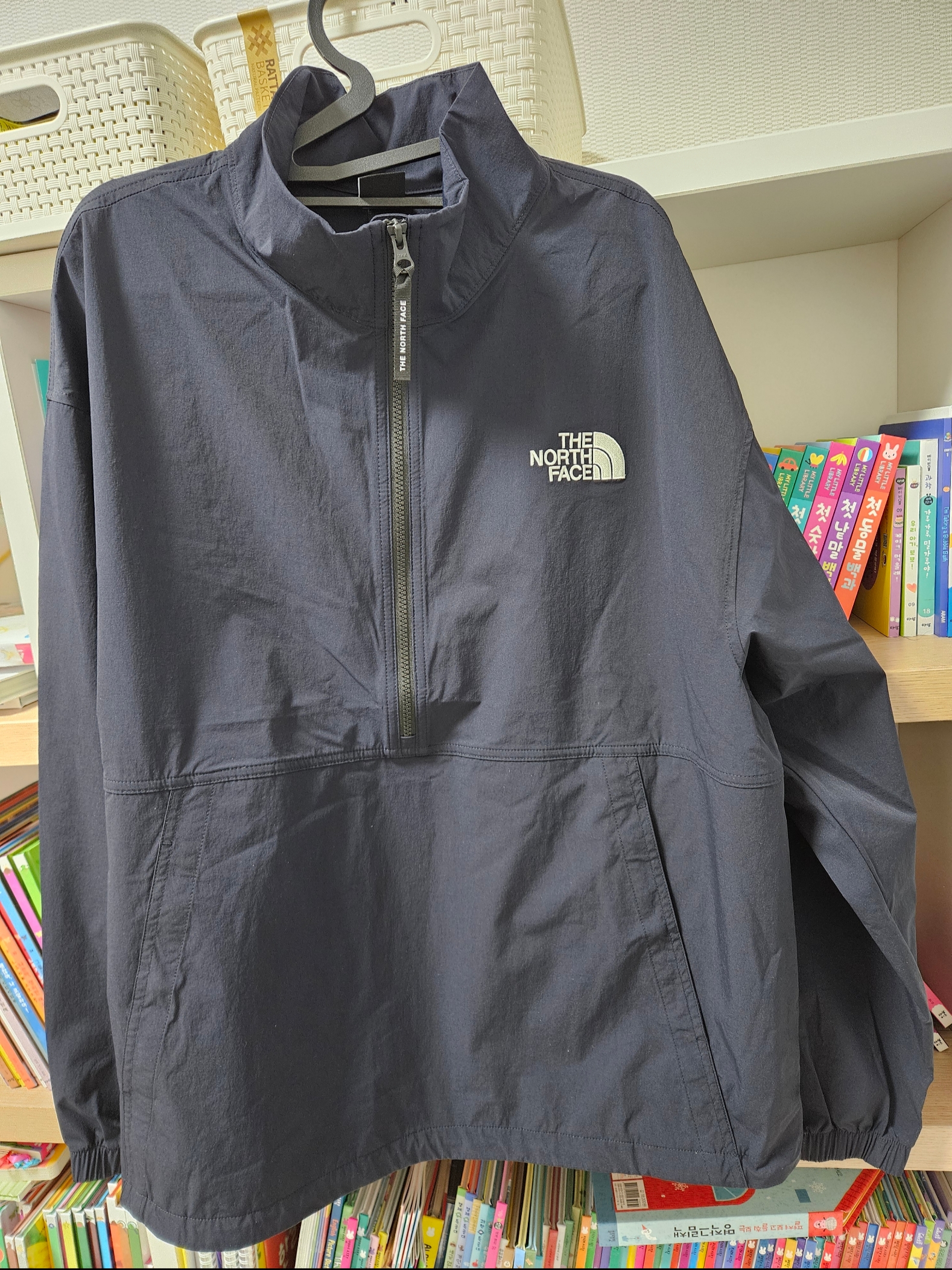 The North Face Wilston Anorak Midnight Navy 착용 스타일