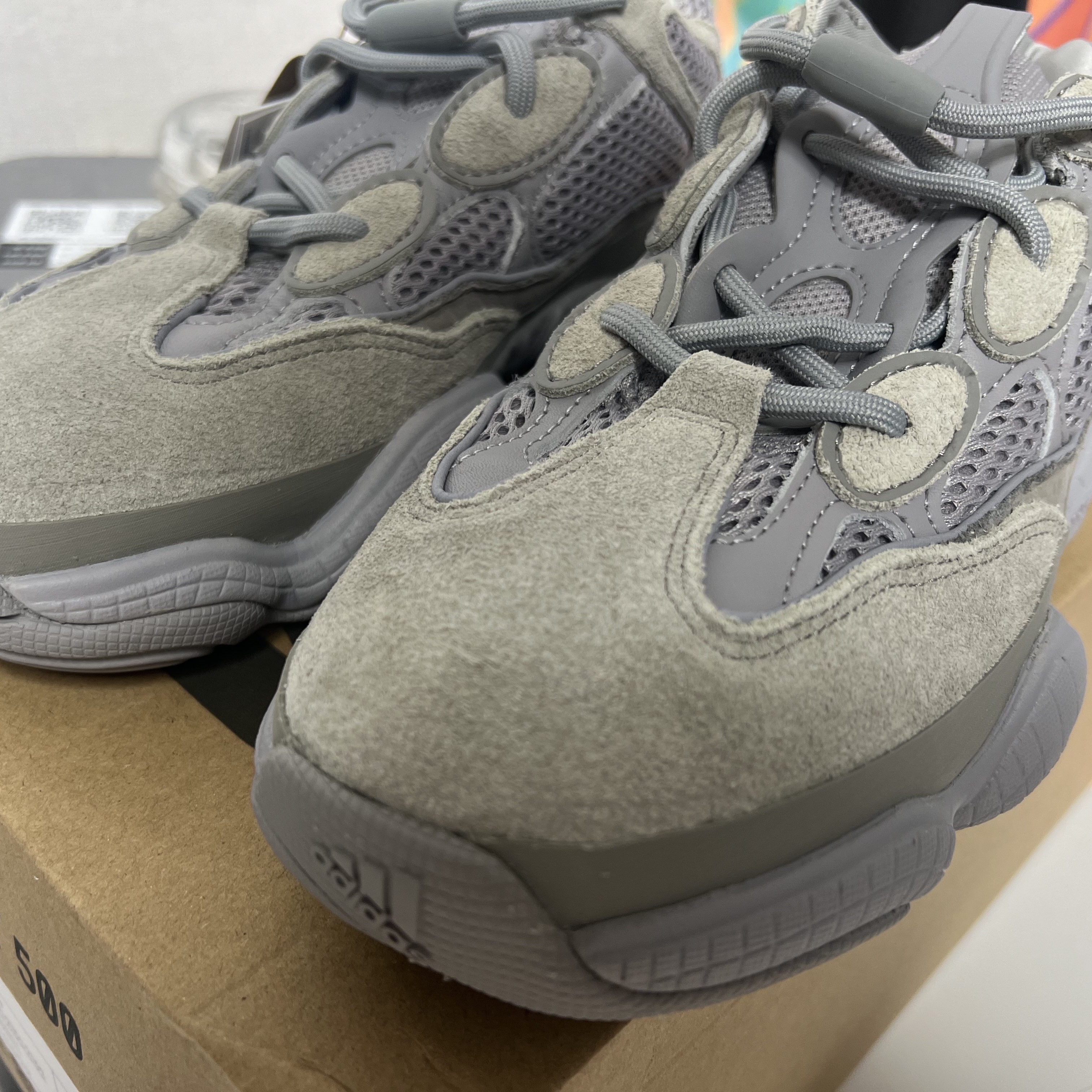 Adidas Yeezy 500 Stone Salt 착용 스타일 - 1