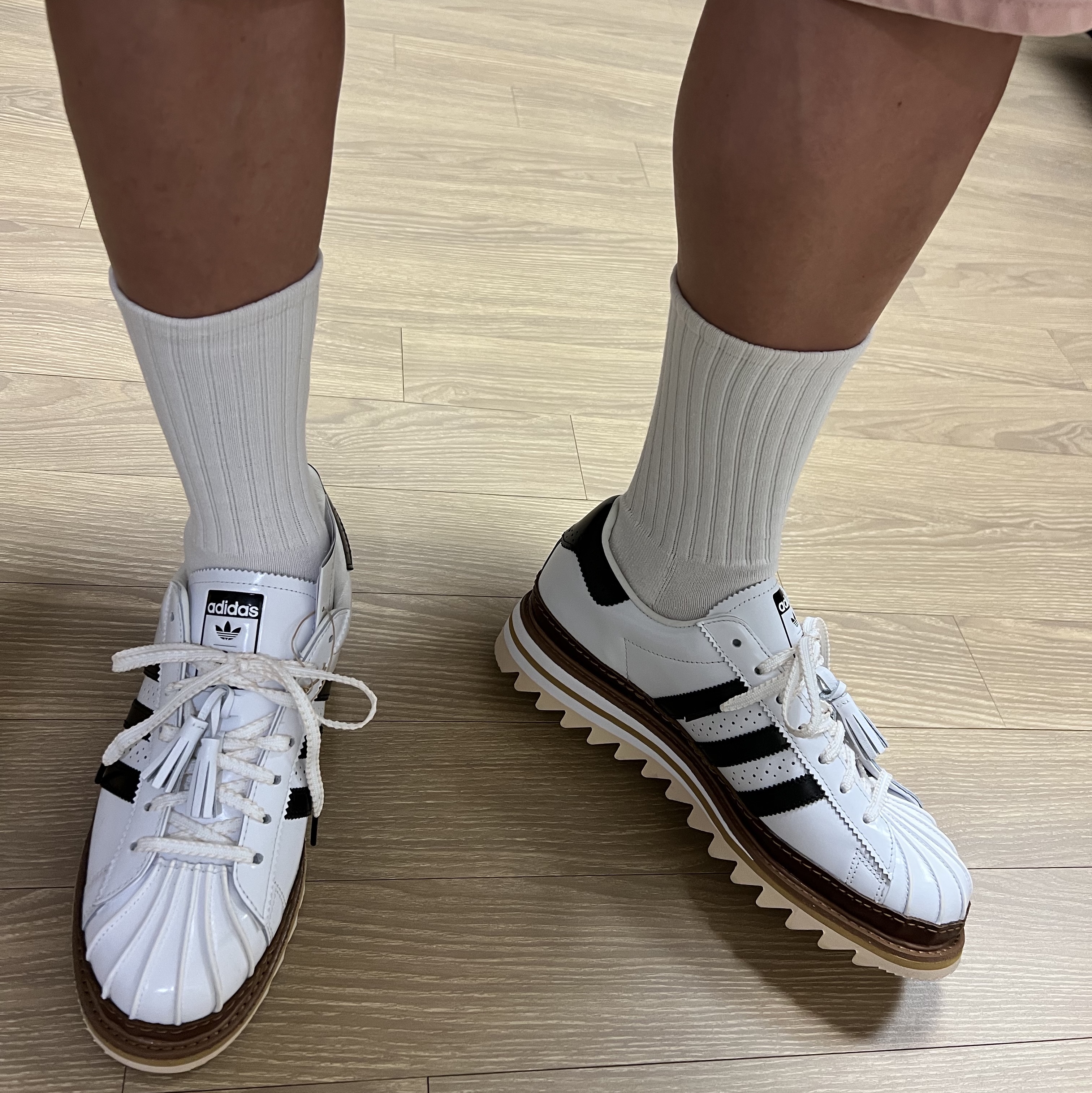 Adidas x Clot Superstar Cloud White Core Black 착용 스타일