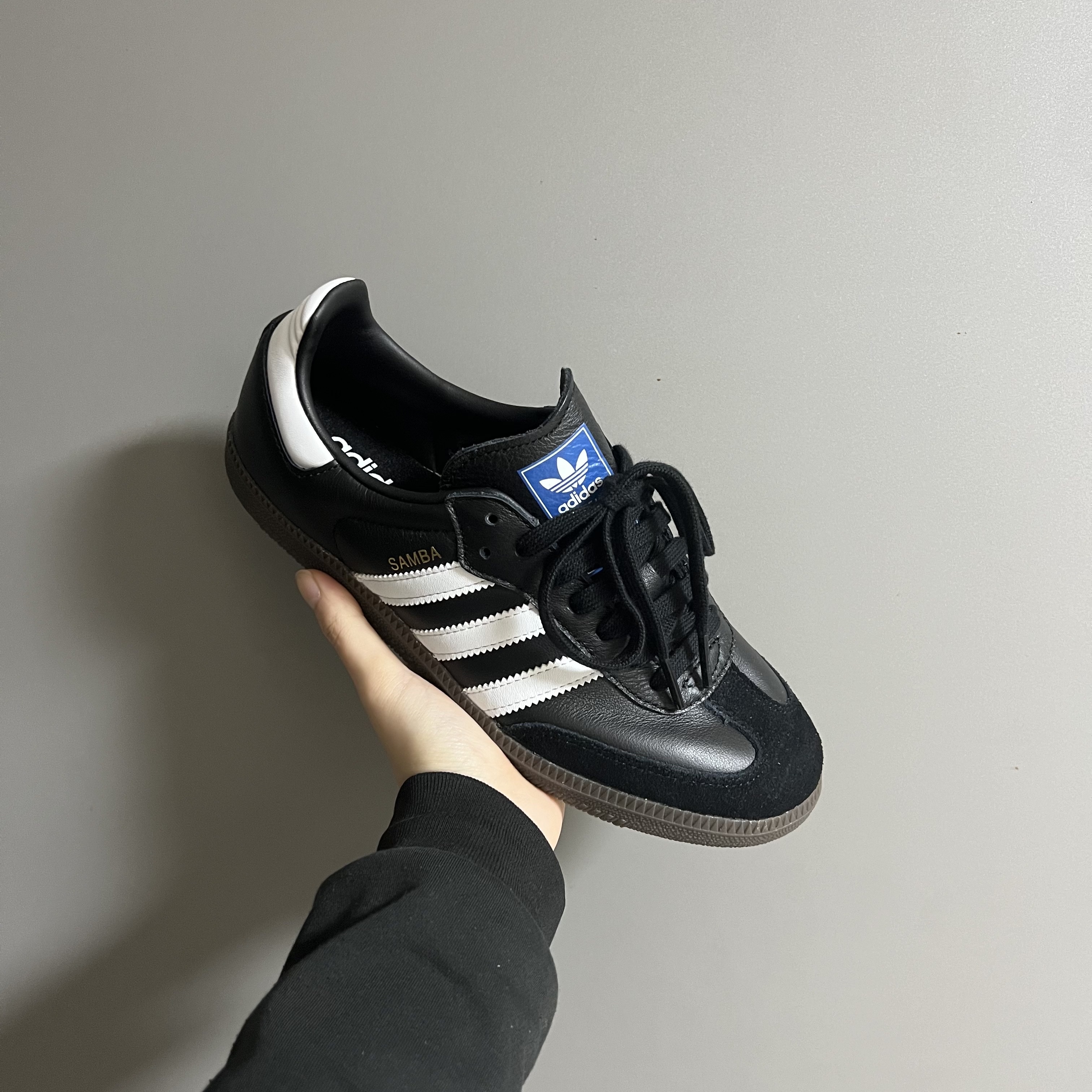 Adidas Samba OG Black White Gum 착용 스타일