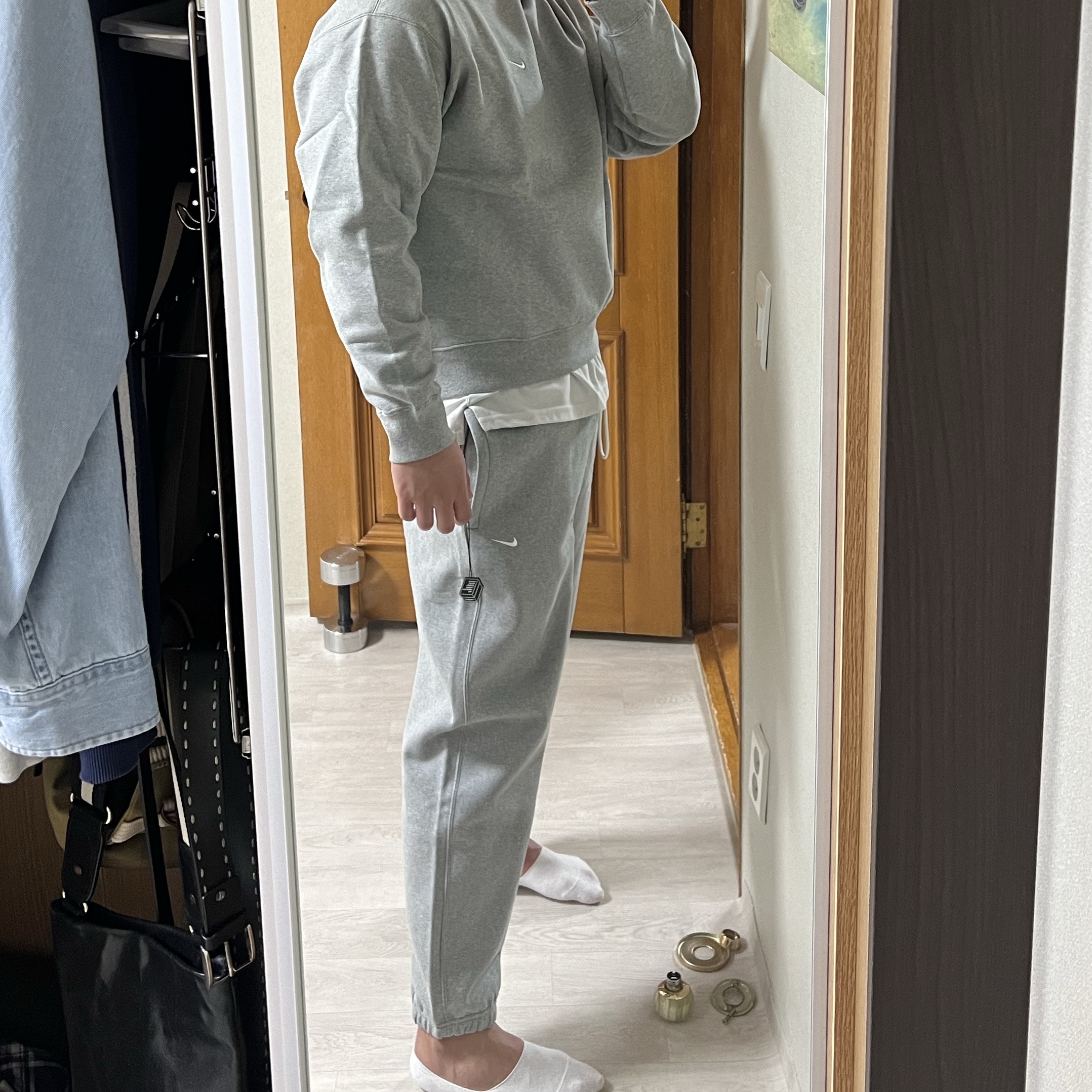Nike NRG Solo Swoosh Fleece Pants Dark Grey Heather - Asia, Nike NRG Solo Swoosh Crew Fleece Dark Grey Heather - Asia 착용 스타일 - 3
