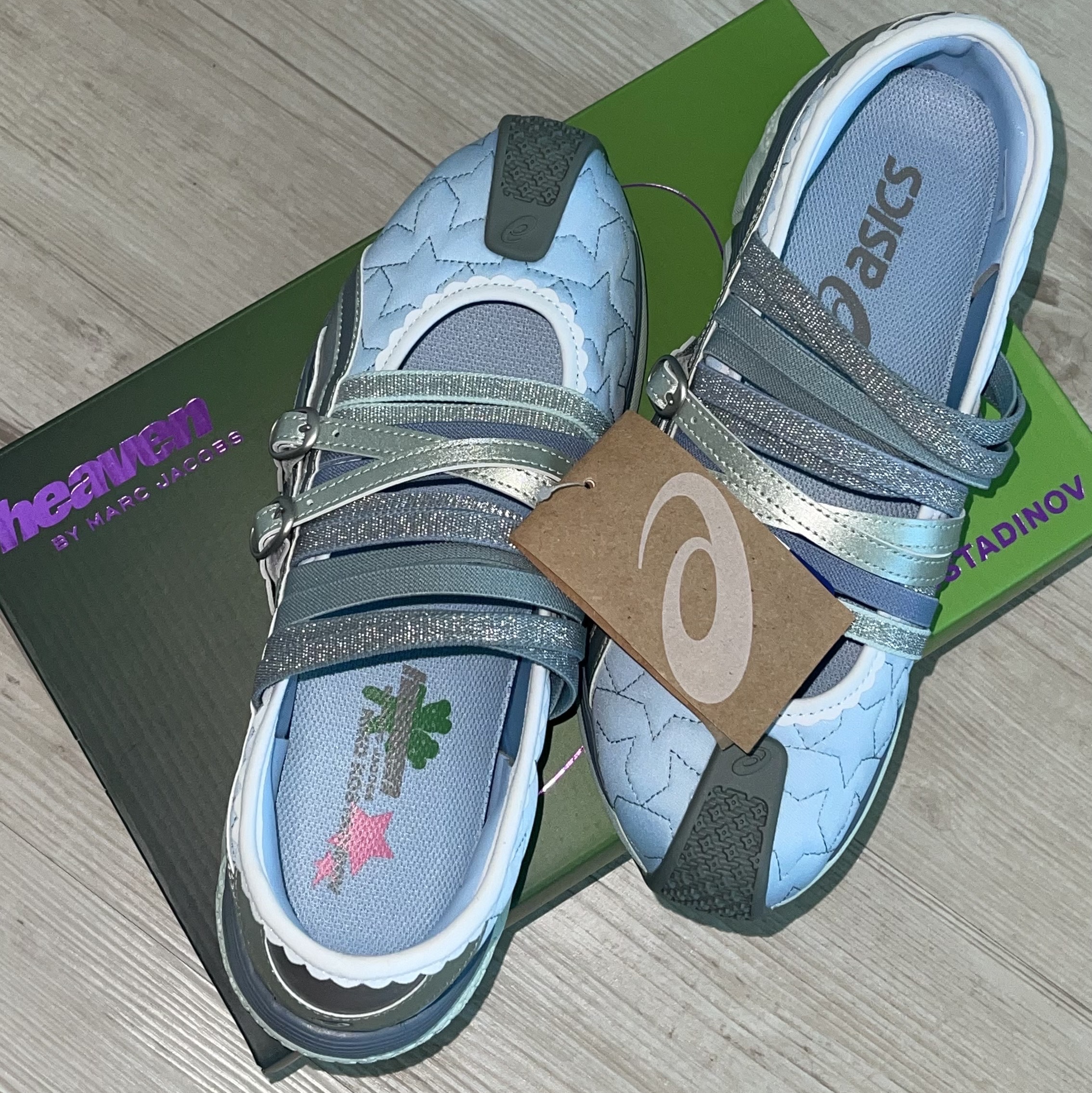 (W) Asics x Kiko Kostadinov x Heaven by Marc Jacobs Gel-Lokros Faded Denim Pale Aqua 착용 스타일 - 1