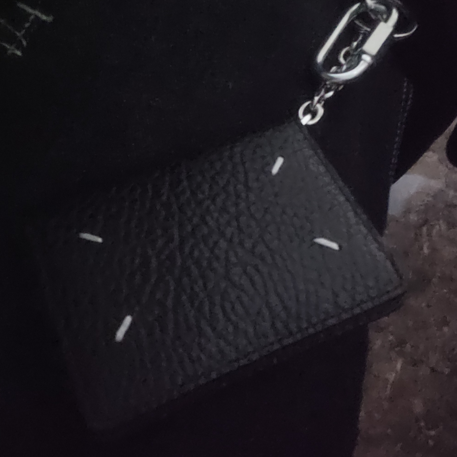 Maison Margiela Keyring Wallet Black 착용 스타일 - 5