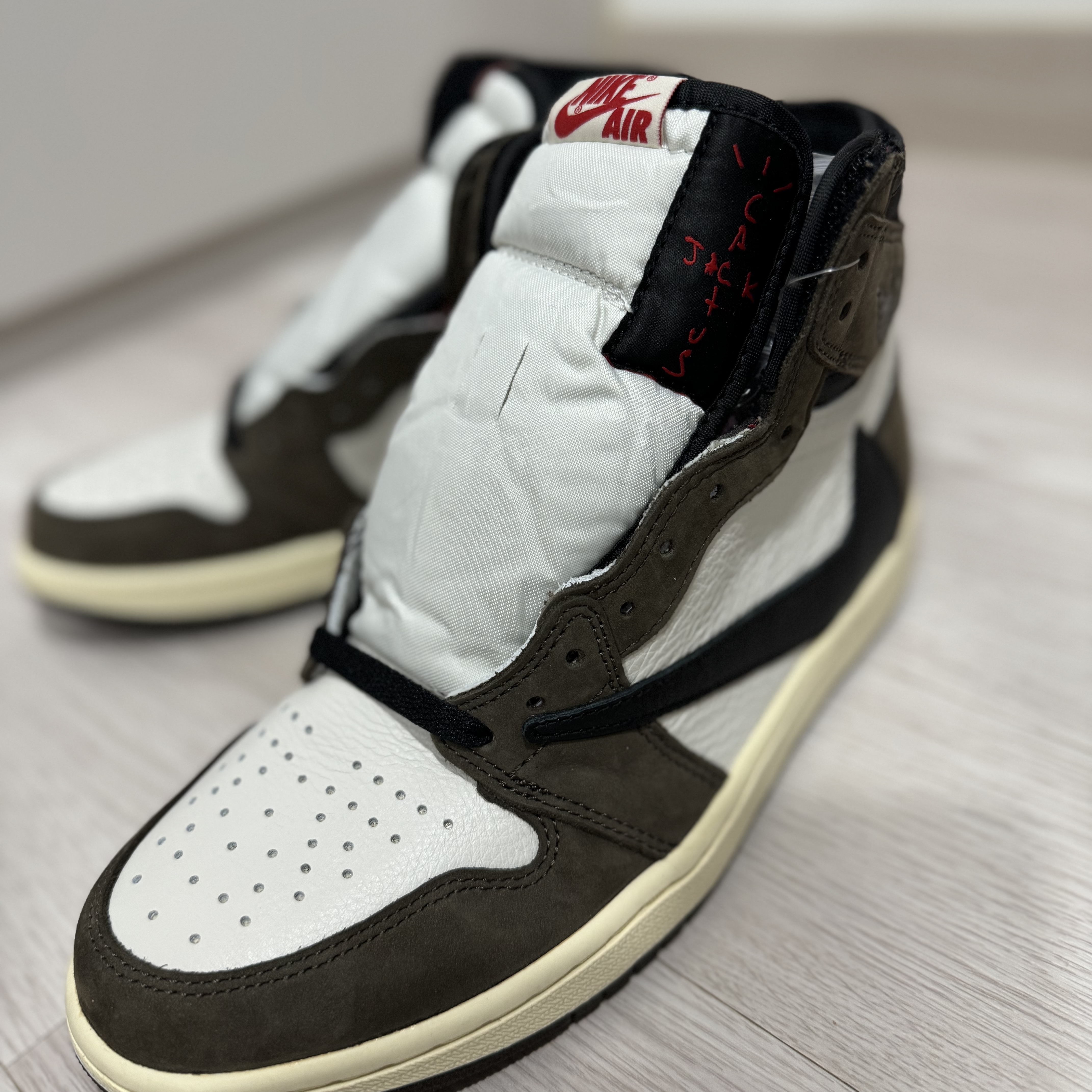 Jordan 1 x Travis Scott Retro High OG SP Mocha 착용 스타일