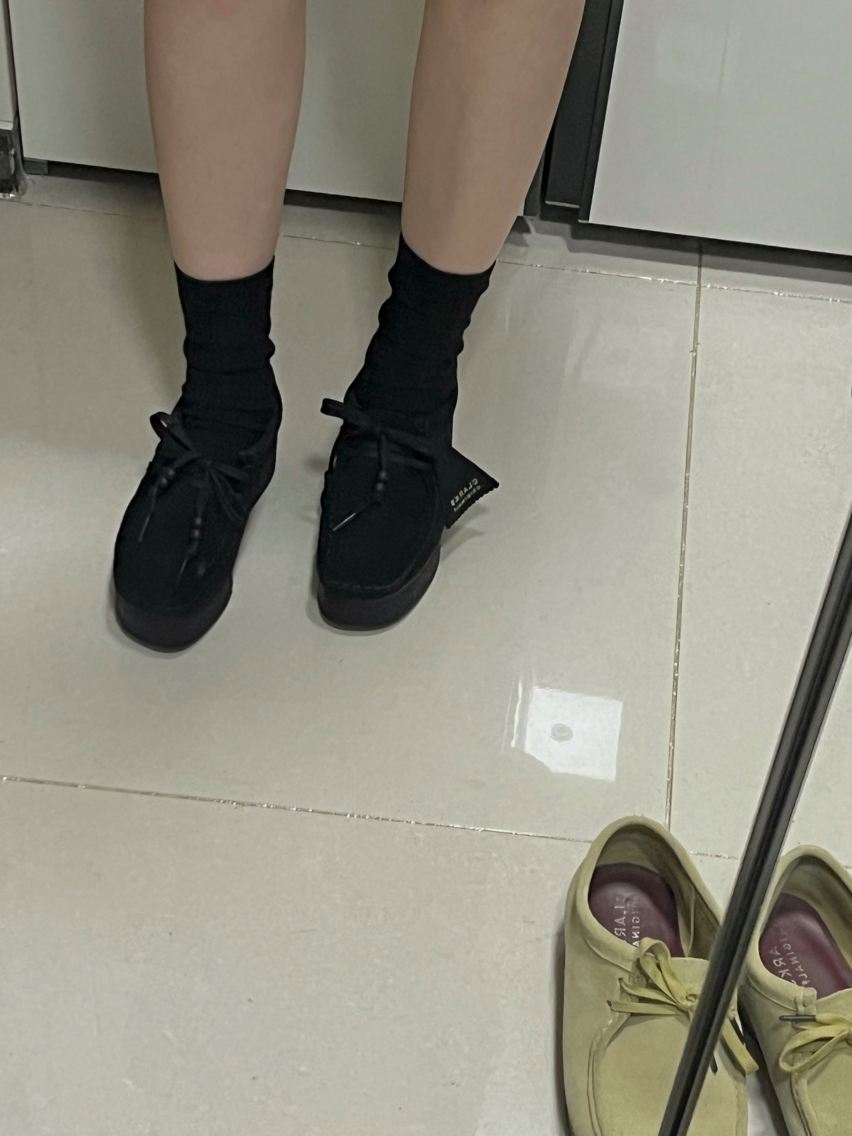 (W) Clarks Wallacraft Bee Black Suede, Clarks Wallabee Black Suede 착용 스타일 - 2