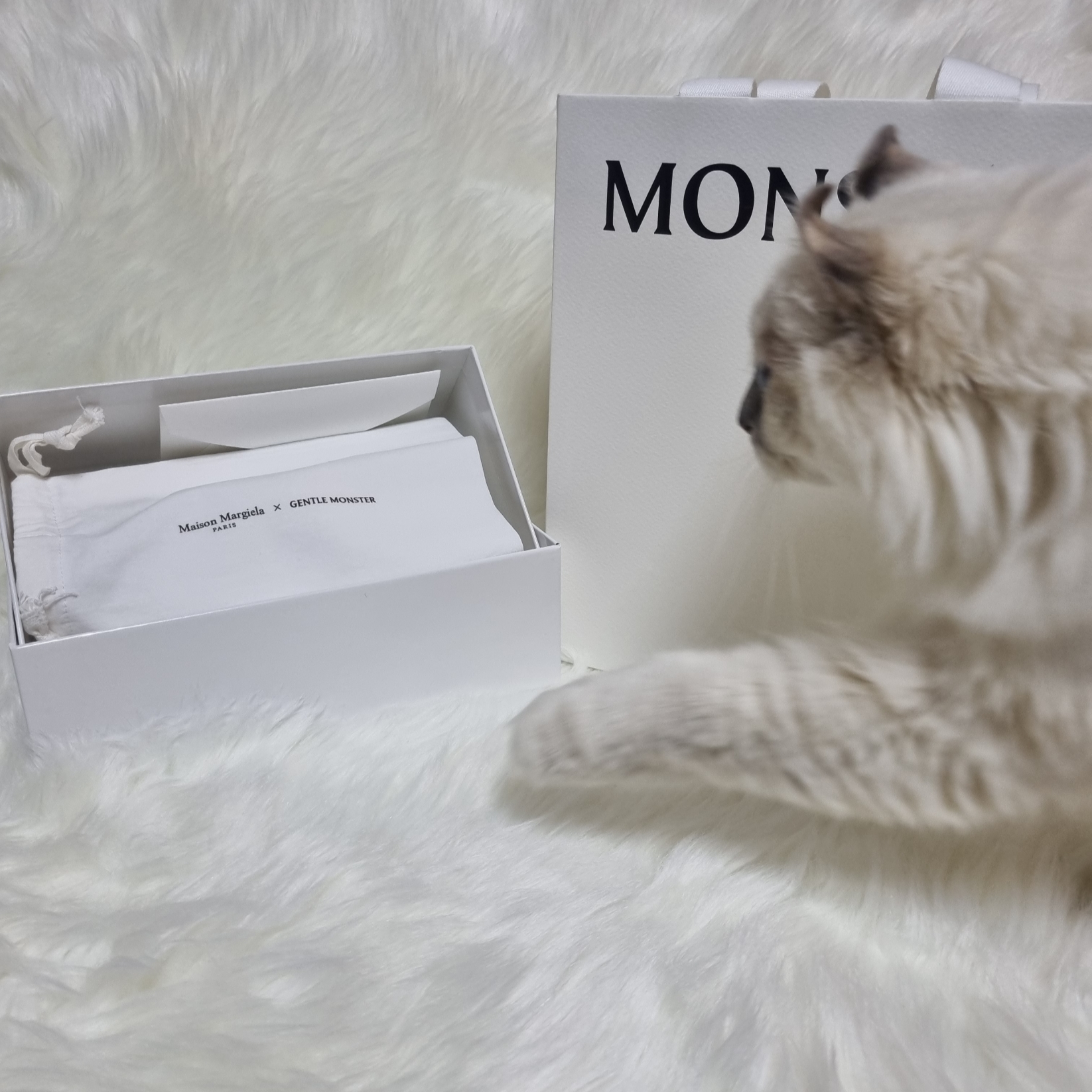 Gentle Monster x Maison Margiela MM110 Black Black 착용 스타일 - 2