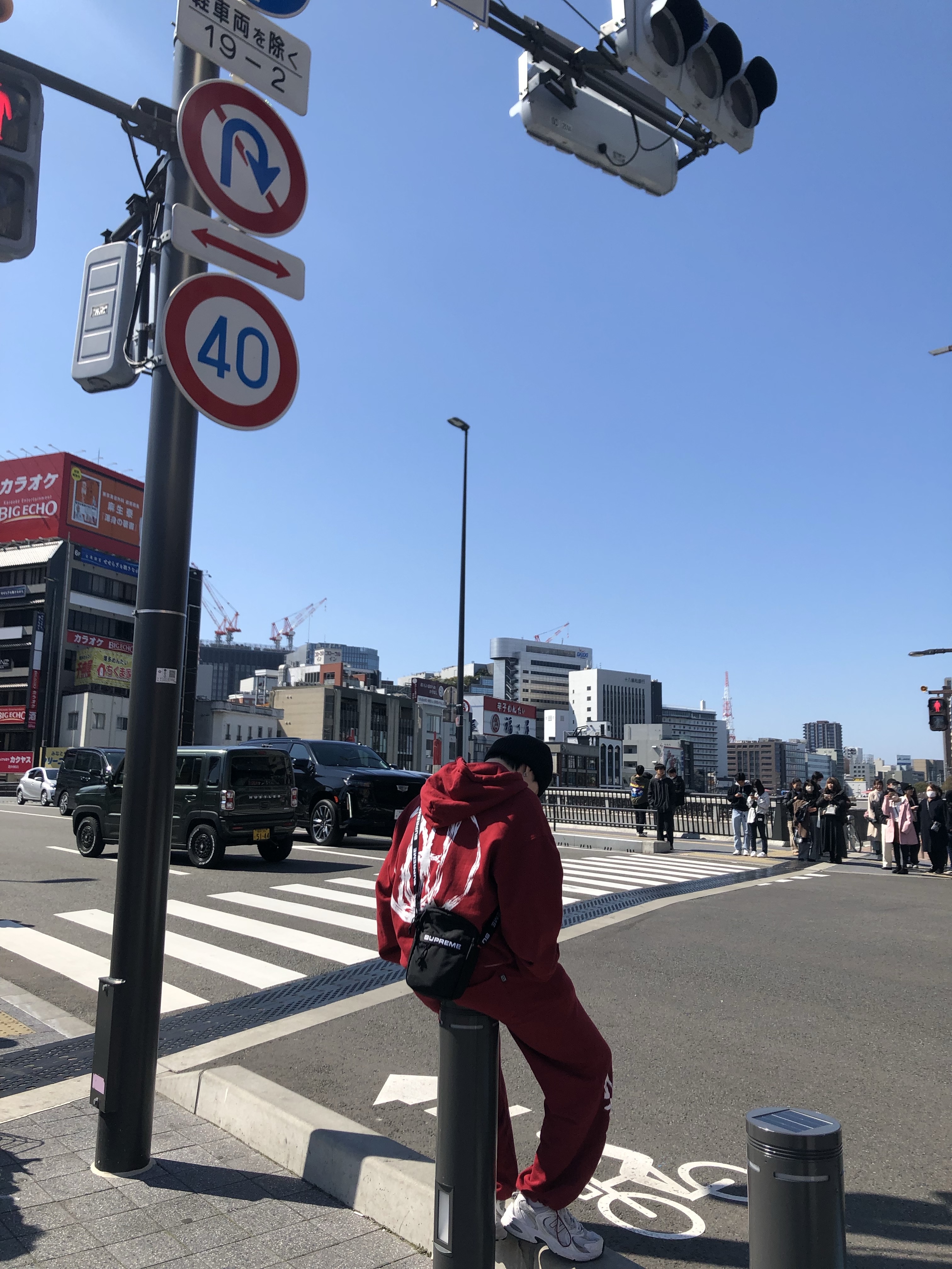 Supreme Shoulder Bag Black - 22FW, Supreme Loose Gauge Beanie Black 착용 스타일 - 2