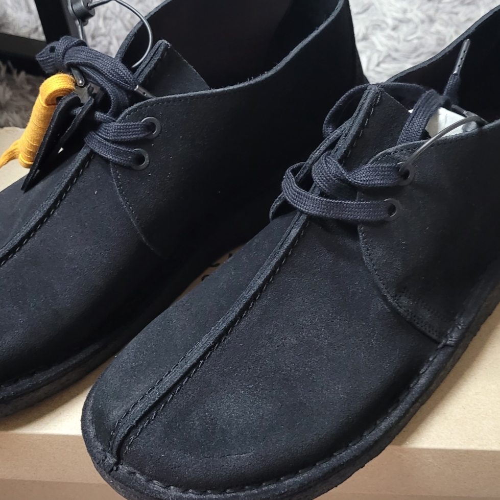 Clarks Desert Trek Black Suede 착용 스타일 - 3