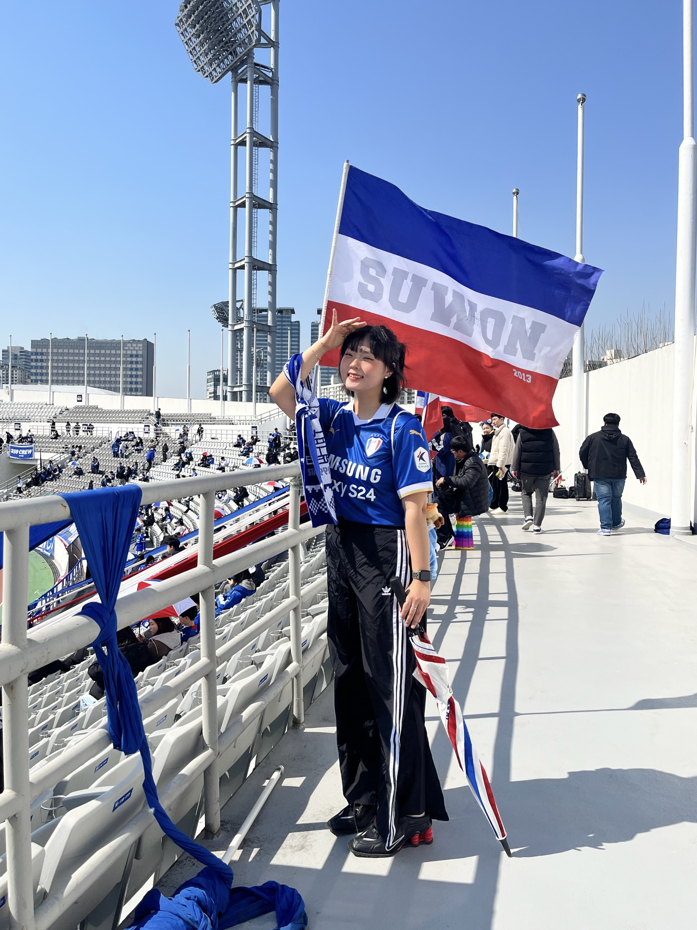 Nike x Martine Rose Shox MR4 Black, (W) Adidas Adilenium Oversized Track Pants Black - KR Sizing 착용 스타일 - 1