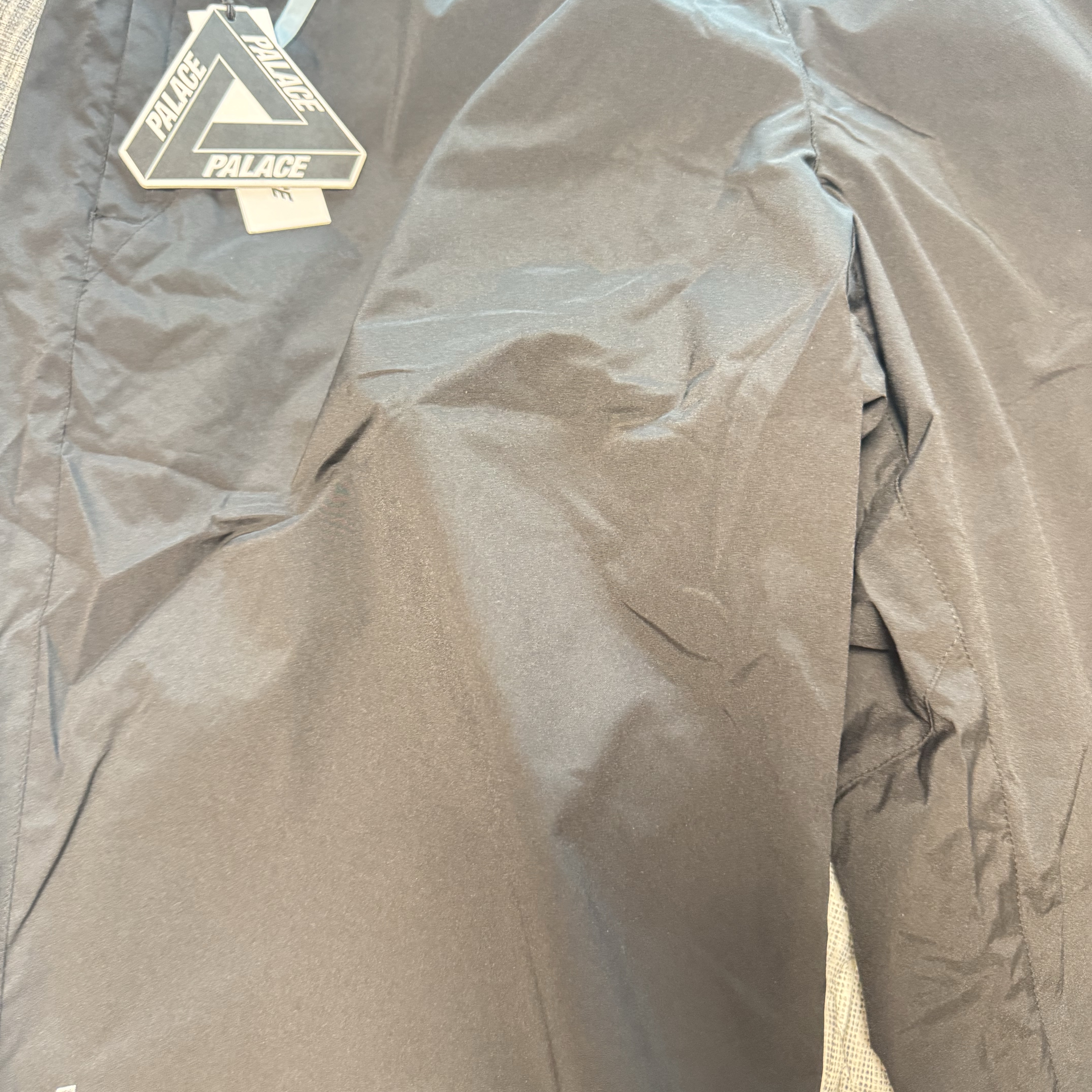 Palace Pro Shell Jogger Black - 23FW 착용 스타일