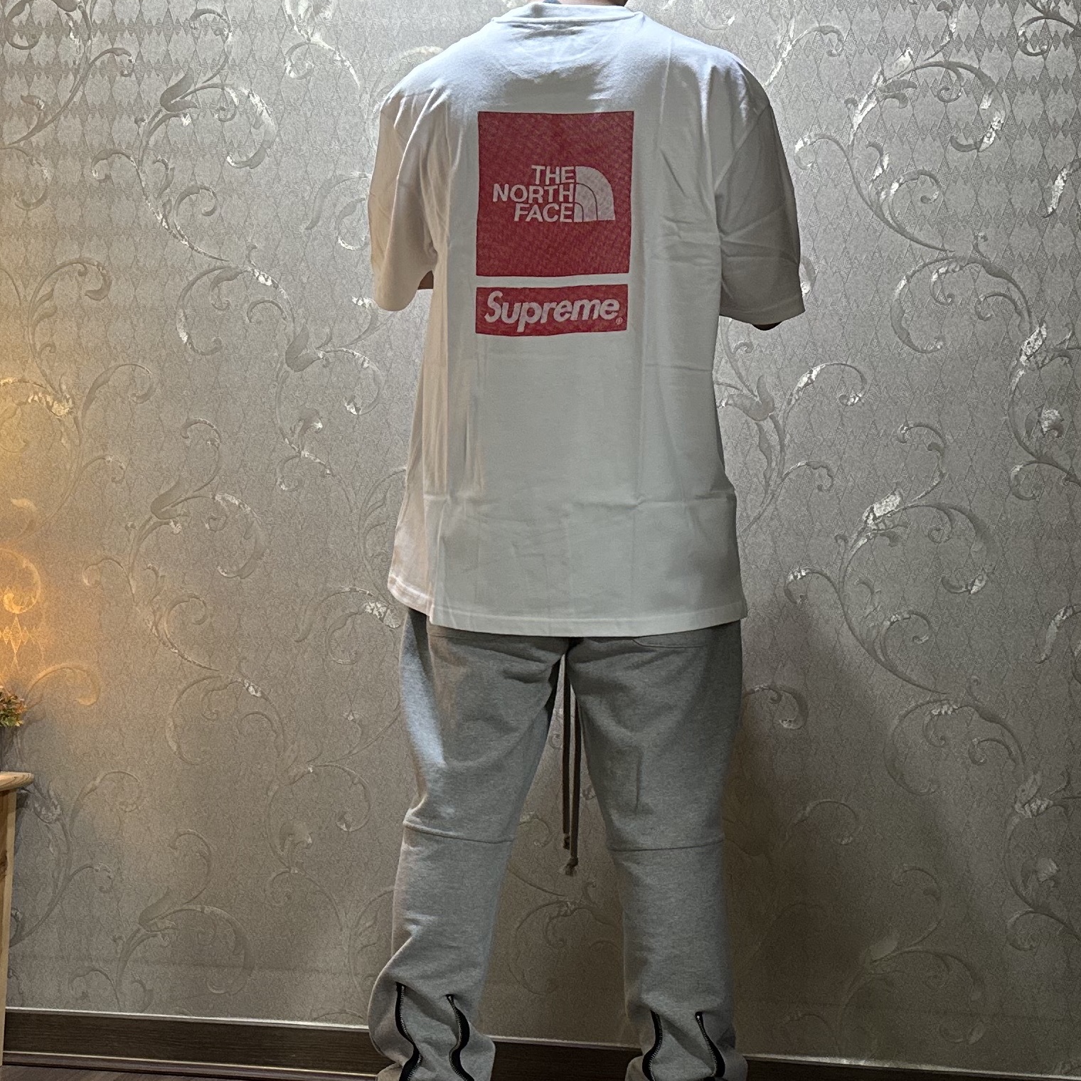 Supreme x The North Face S/S Top White - 24SS, Nike x Yuto Horigome SB Dunk Low Wolf Grey 착용 스타일 - 3
