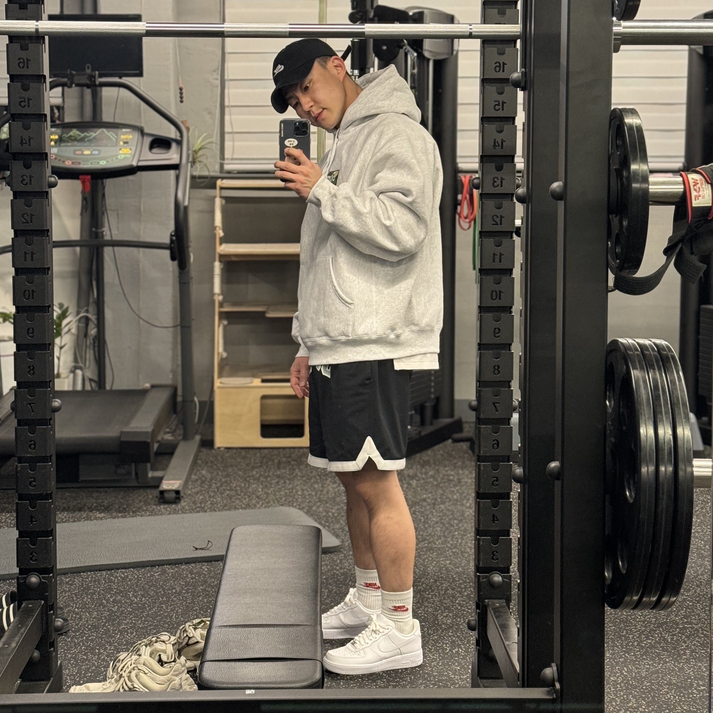 Supreme Box Logo Hooded Sweatshirt Ash Grey - 23FW, Nike Air Force 1 '07 Low White 착용 스타일 - 3