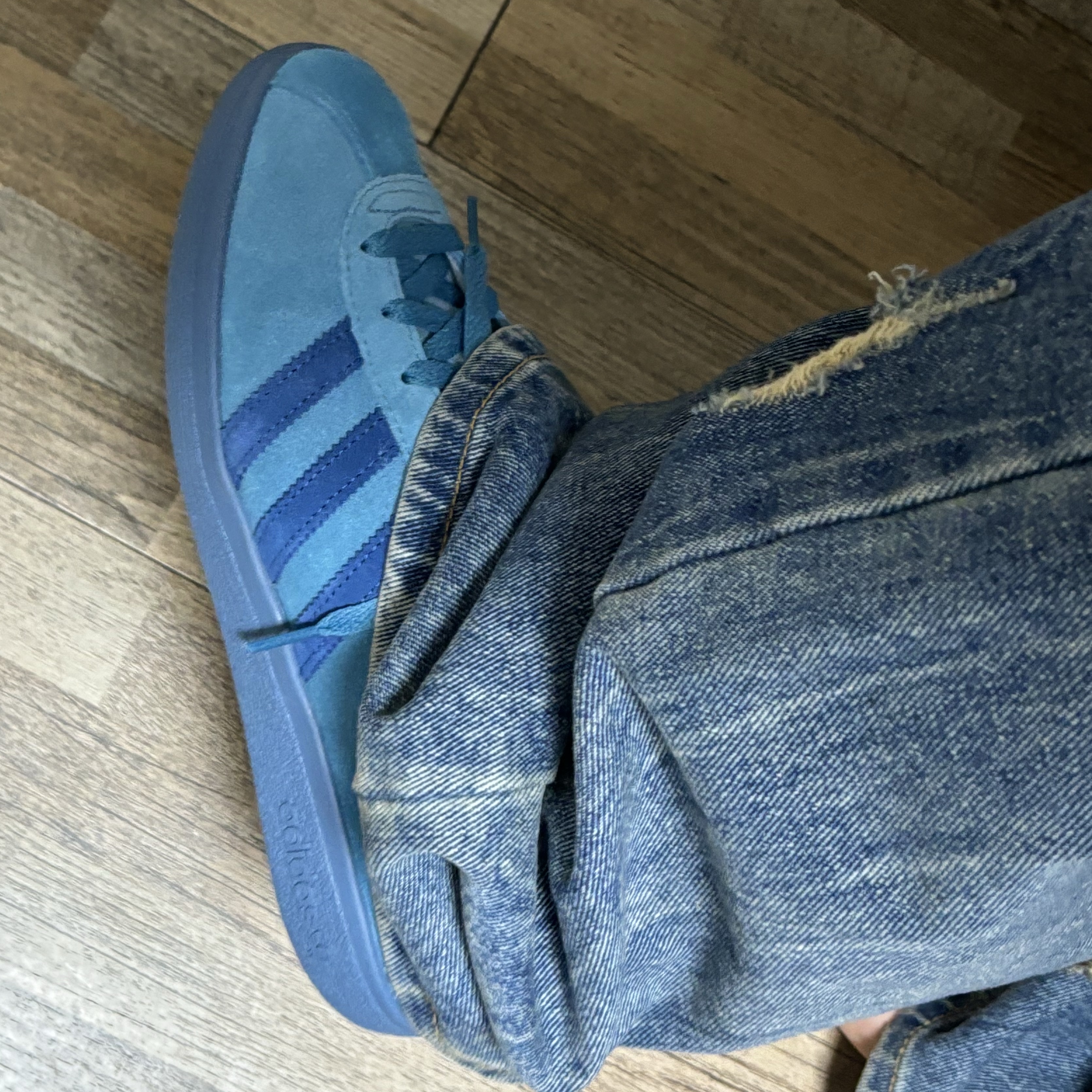 Adidas Bali Tactile Steel Dark Marine 착용 스타일 - 1