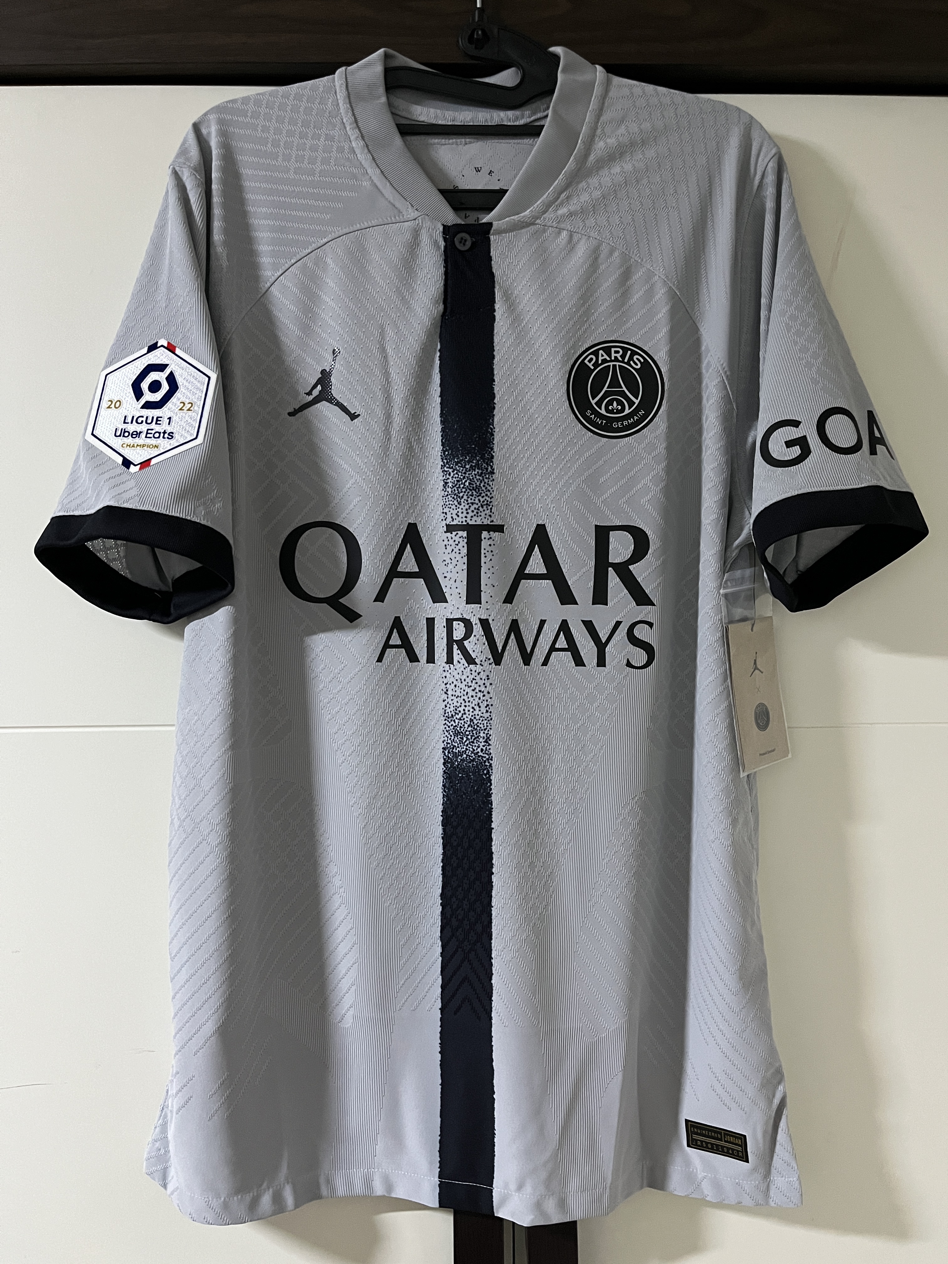 Jordan x Paris Saint-Germain 2022/23 Dri-Fit ADV Match Away Jersey Light Smoke Grey (Non Marking Ver.), Jordan x Paris Saint-Germain 2022/23 Dri-Fit Stadium Away Jersey Light Smoke Grey (Non Marking Ver.) 착용 스타일 - 2