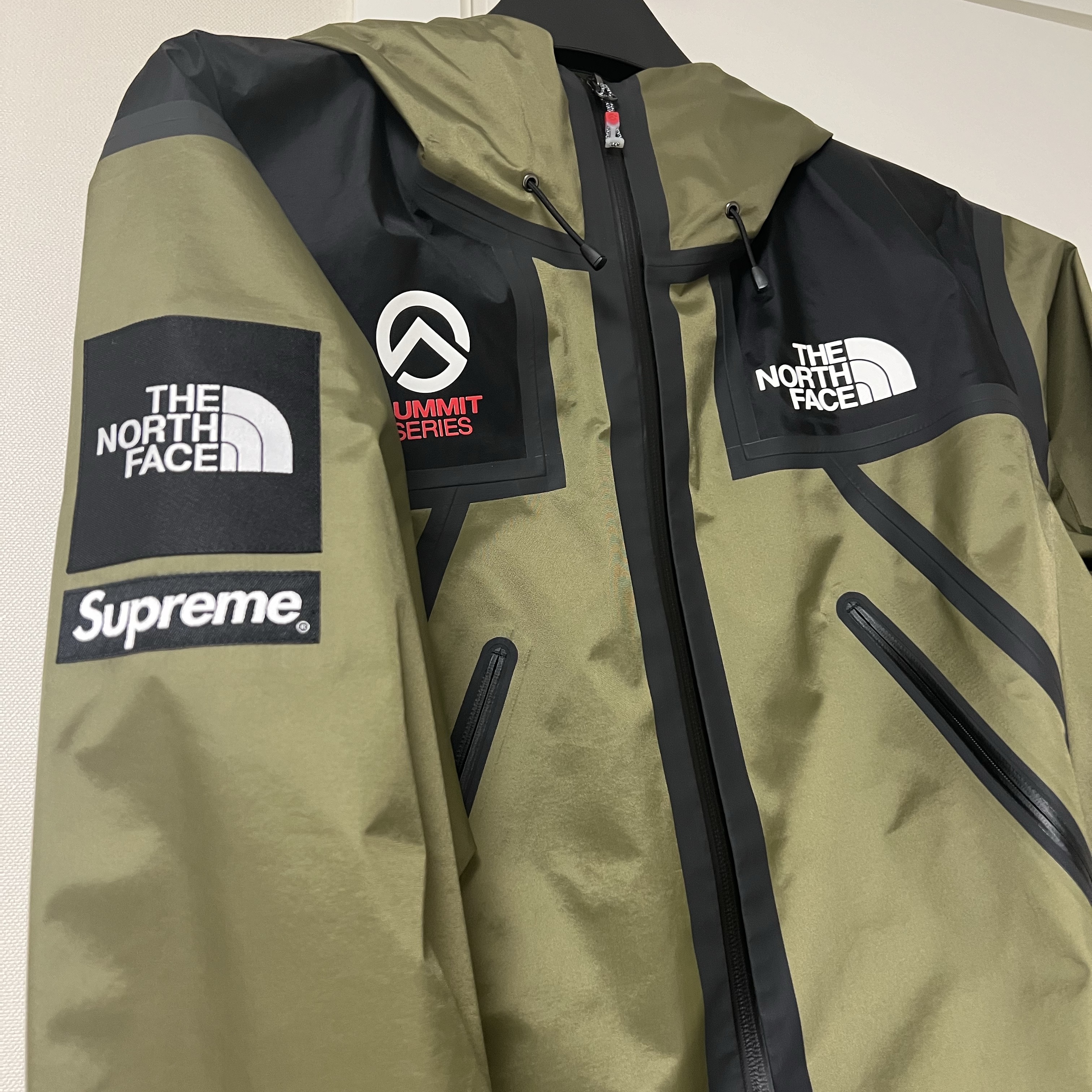 Supreme x The North Face Summit Series Outer Tape Seam Jacket Olive - 21SS 착용 스타일
