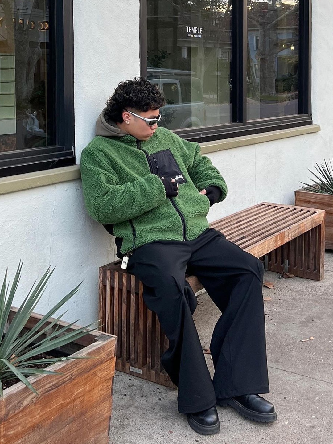 Stussy 8 Ball Sherpa Jacket Green 착용 스타일 - 4