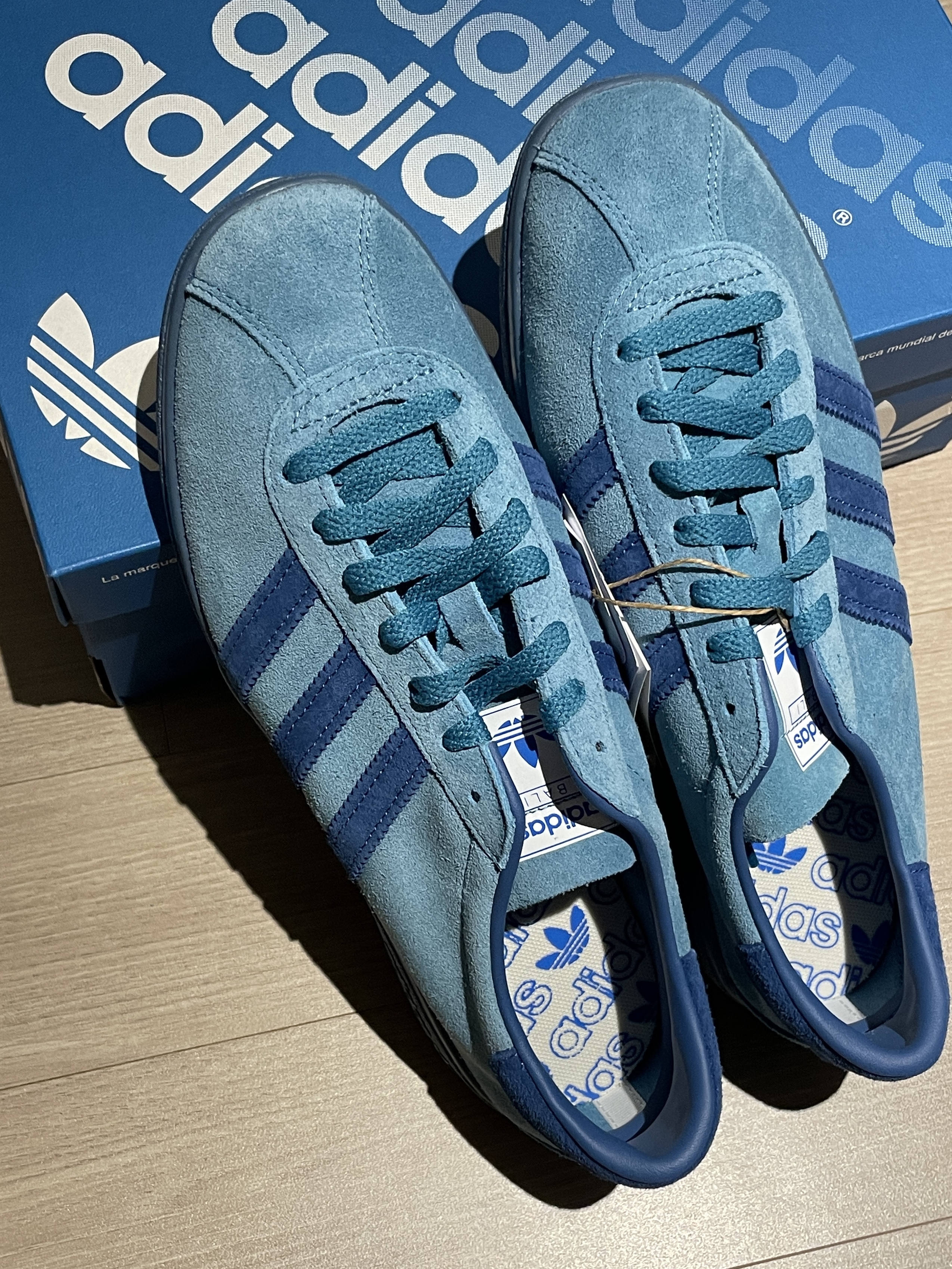 Adidas Bali Tactile Steel Dark Marine 착용 스타일 - 1