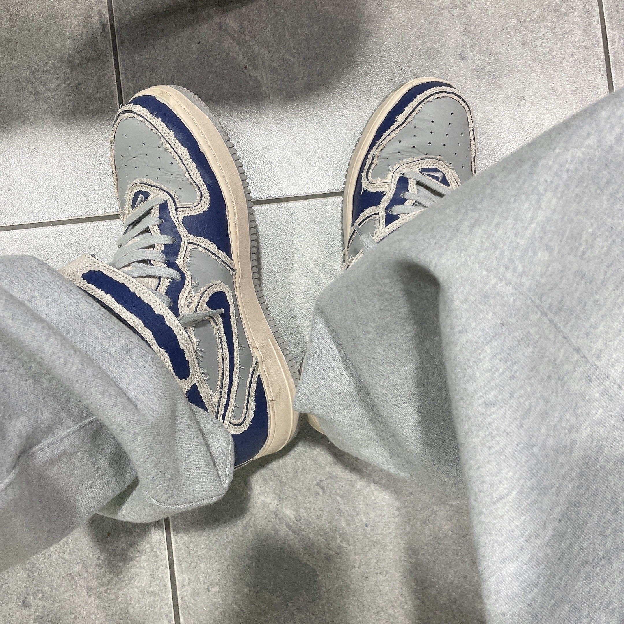 Nike Air Force 1 Mid '07 Pearl White, Ader Error Twinny Logo Sweatpants Grey 착용 스타일