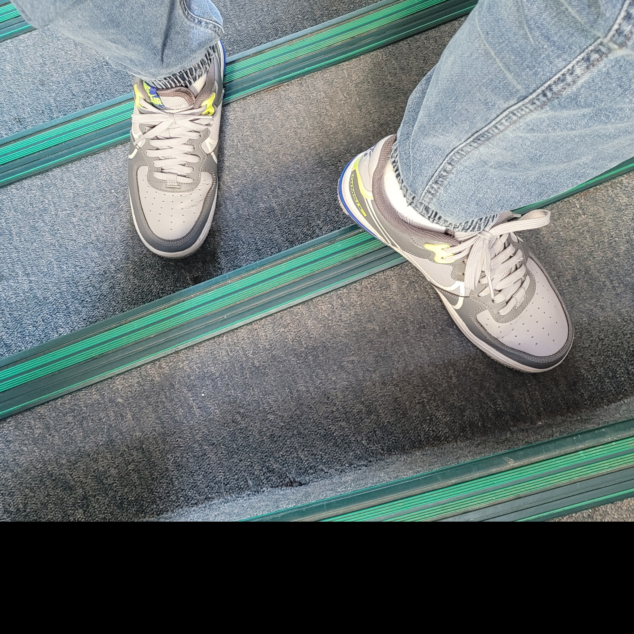 Nike Air Force 1 React Wolf Grey 착용 스타일