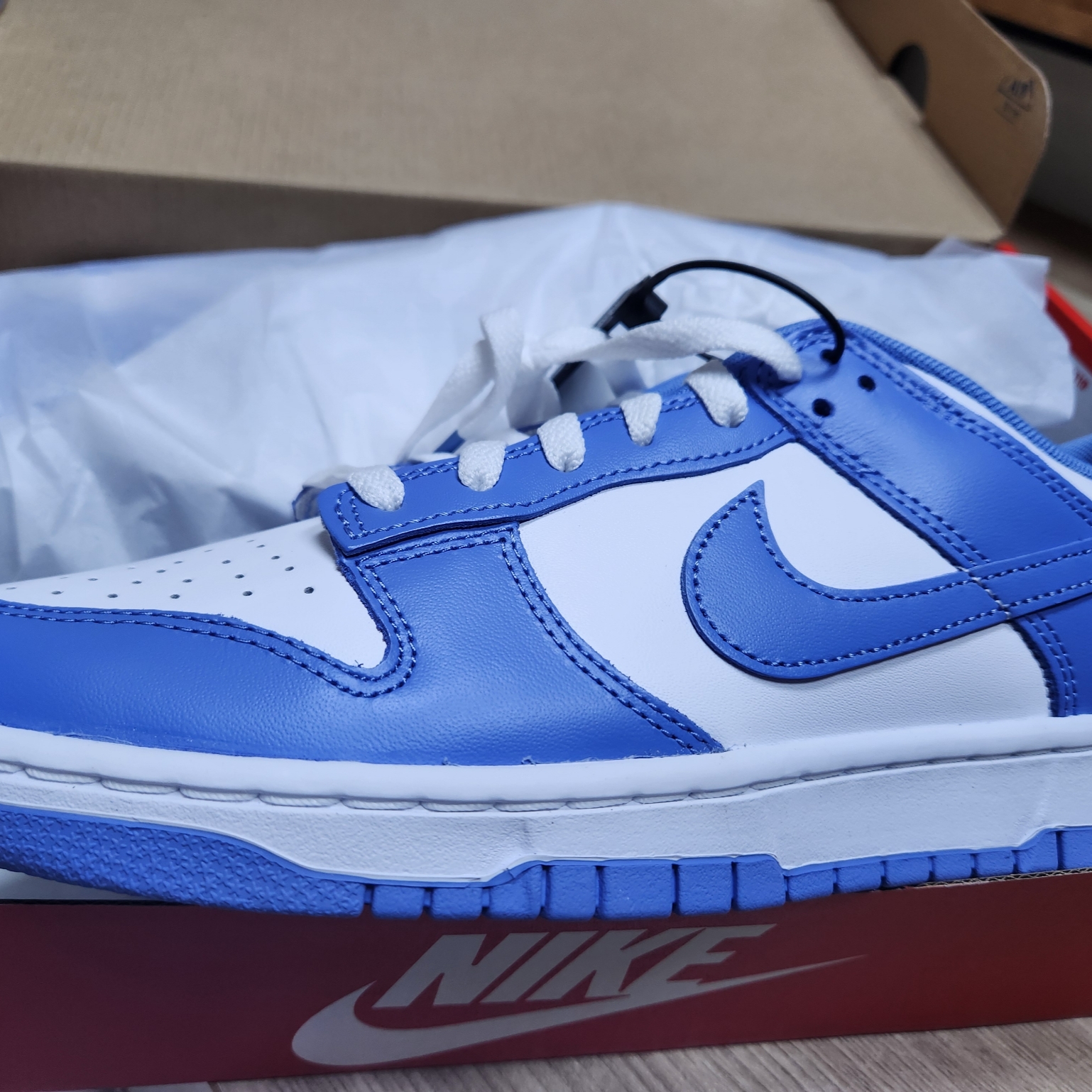 Nike Dunk Low Retro White Polar Blue 착용 스타일 - 2