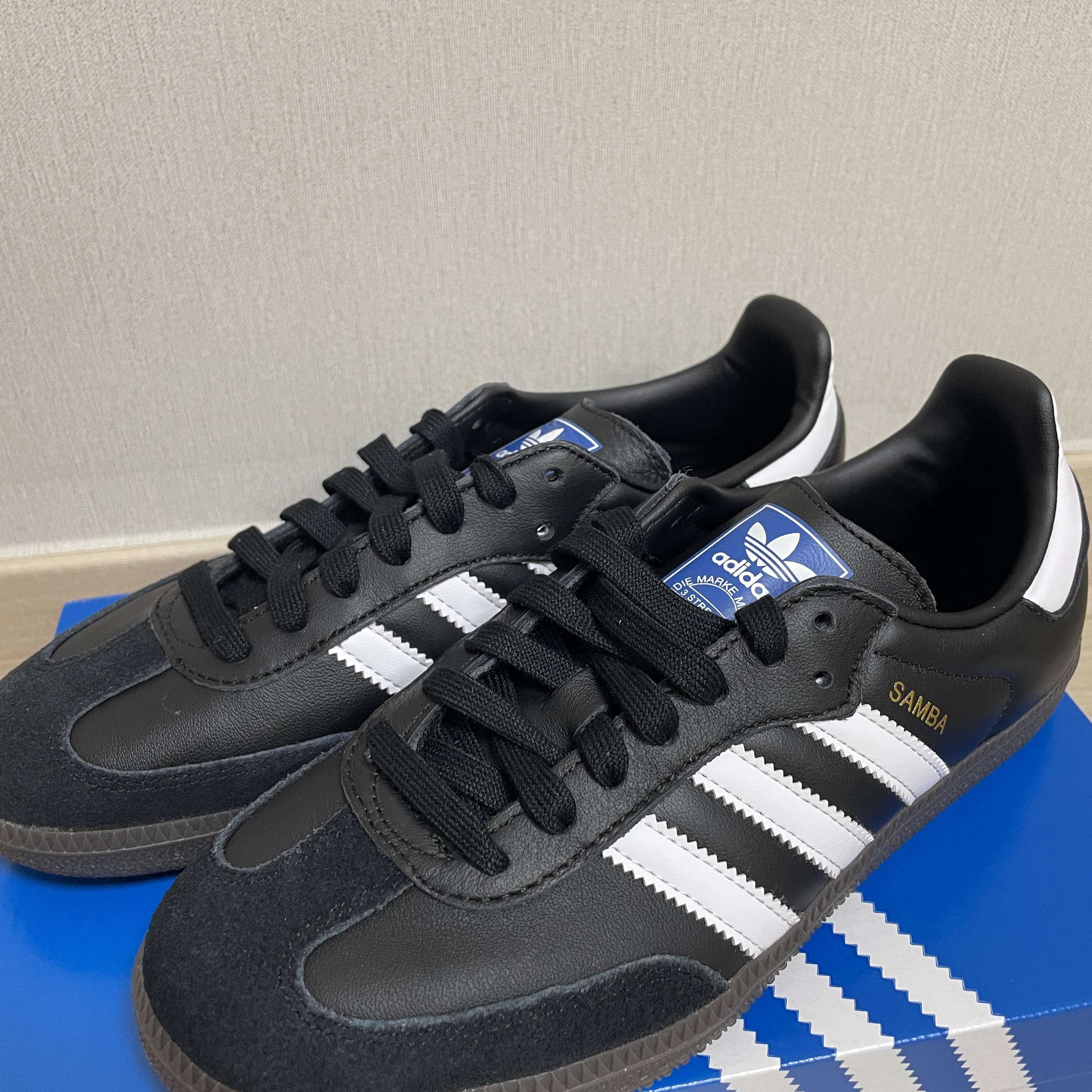 Adidas Samba OG Black White Gum 착용 스타일