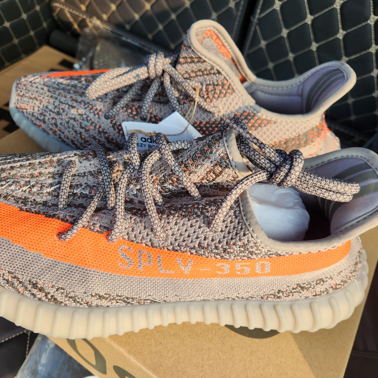 Adidas Yeezy Boost 350 V2 Beluga - Reflective 착용 스타일