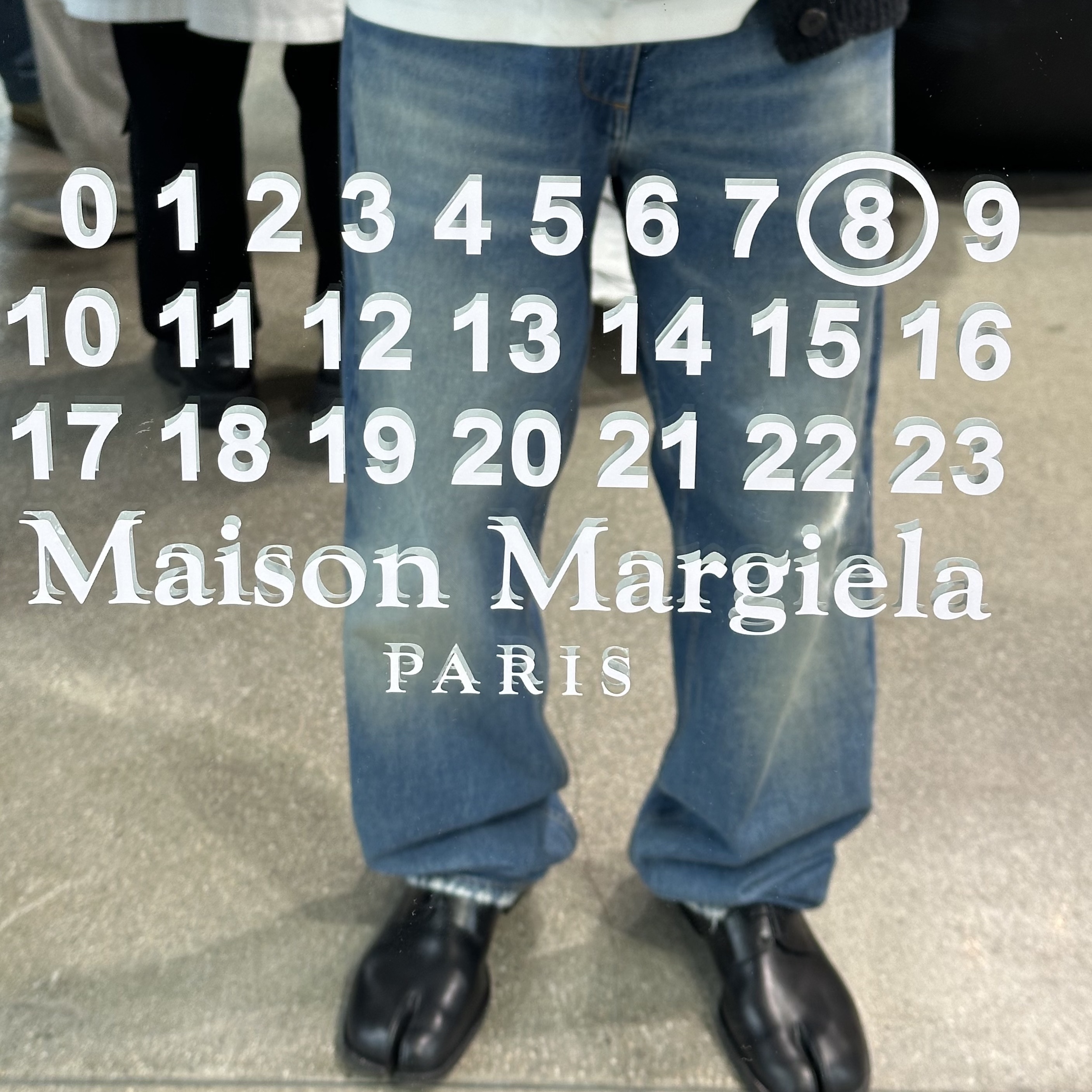 Maison Margiela Tabi Slip-On Black 착용 스타일 - 3